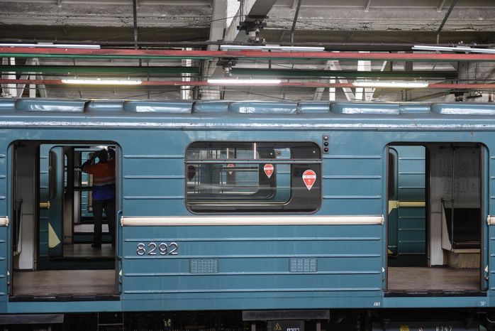 Кварцевание и мытье вагонов метро