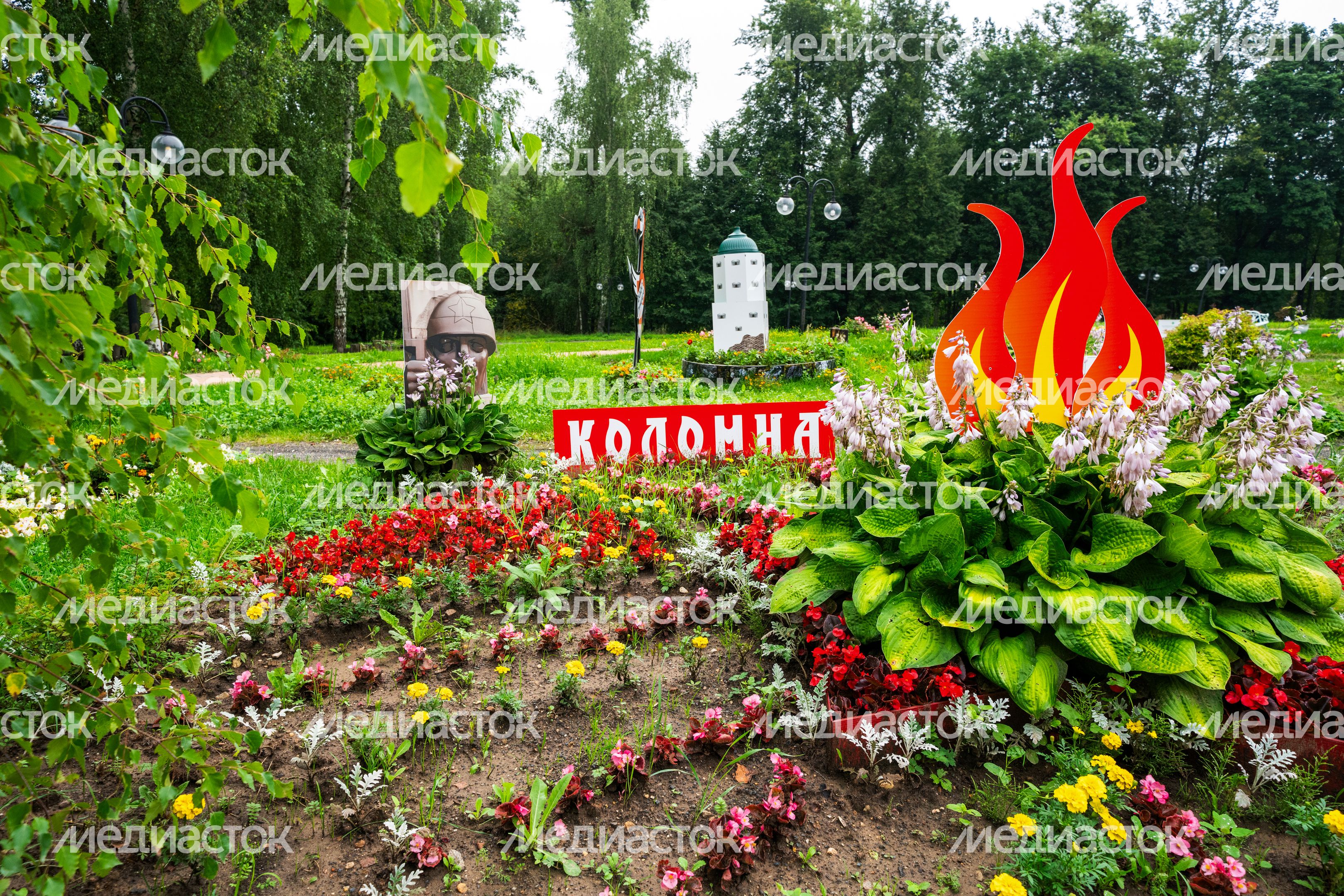 Клумба посвящена городу трудовой доблести Коломна на фестивале флористики и дизайна «Вальс цветов» в Сестрорецком парке города Клин