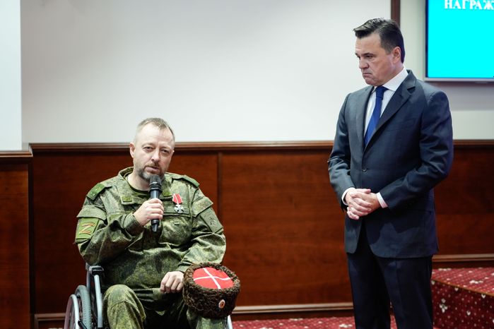 Андрей Воробьев вручил награды бойцам подразделений БАРС