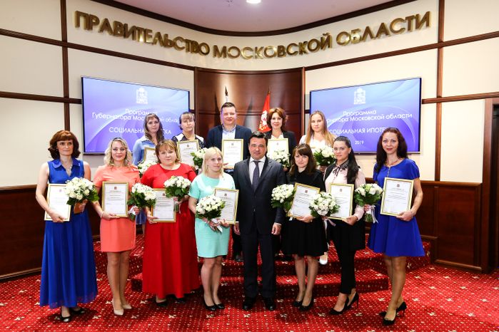 Вручение сертификатов на жильё 12 педагогам в рамках программы «Социальная ипотека»