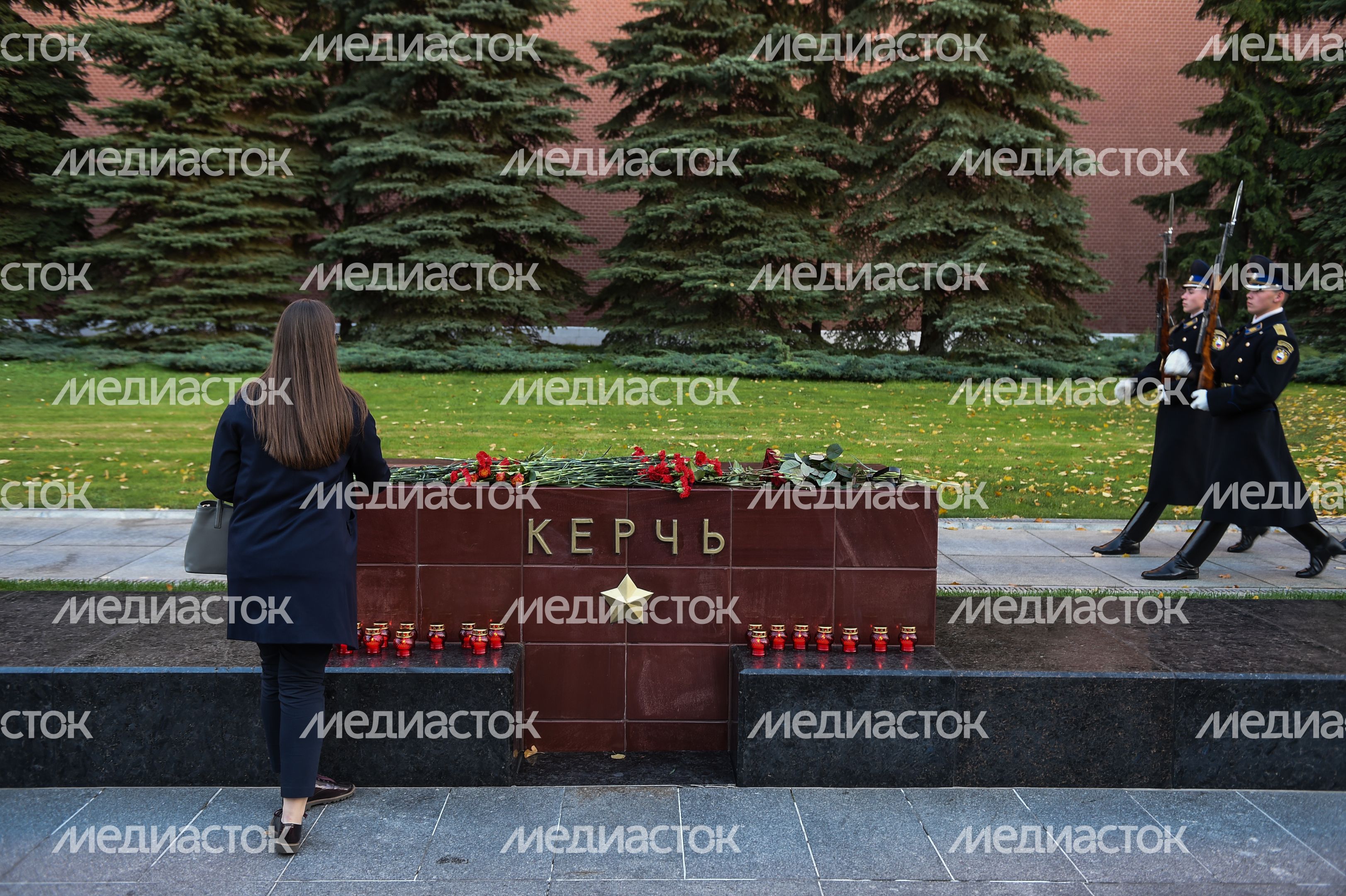 Возложение цветов к мемориалу города Керчь в Москве Возложение цветов к мемориалу города Керчь в Москве