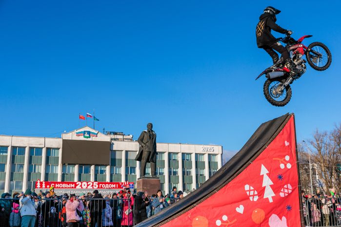 Зимний фристайл-мотокросс от команды FMX13 в Одинцово