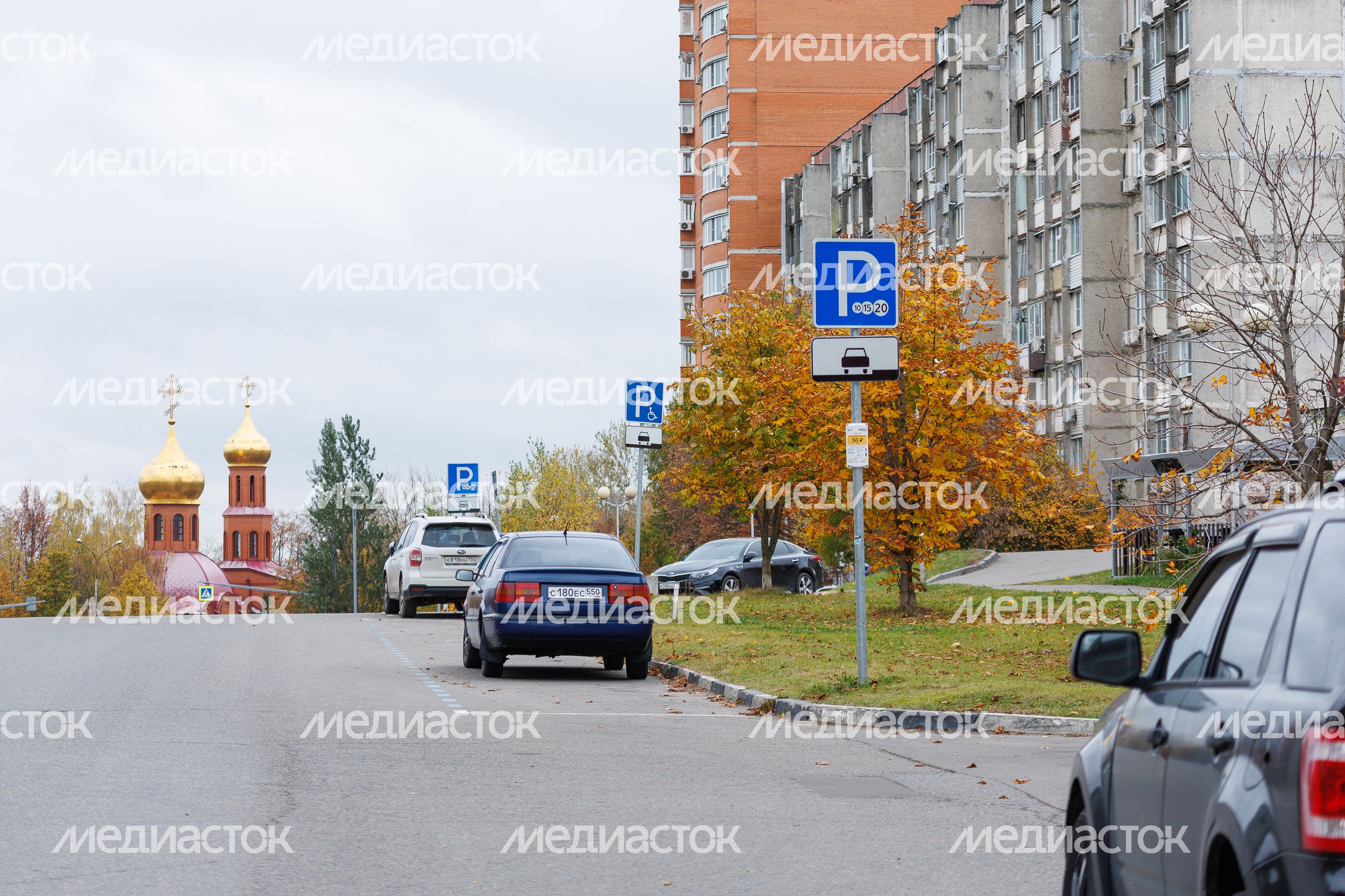 Платная парковка в Дзержинском на улице Угрешской Платная парковка в Дзержинском на улице Угрешской