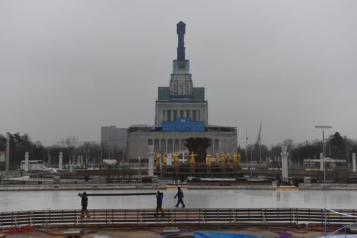 Заливка катка на ВДНХ