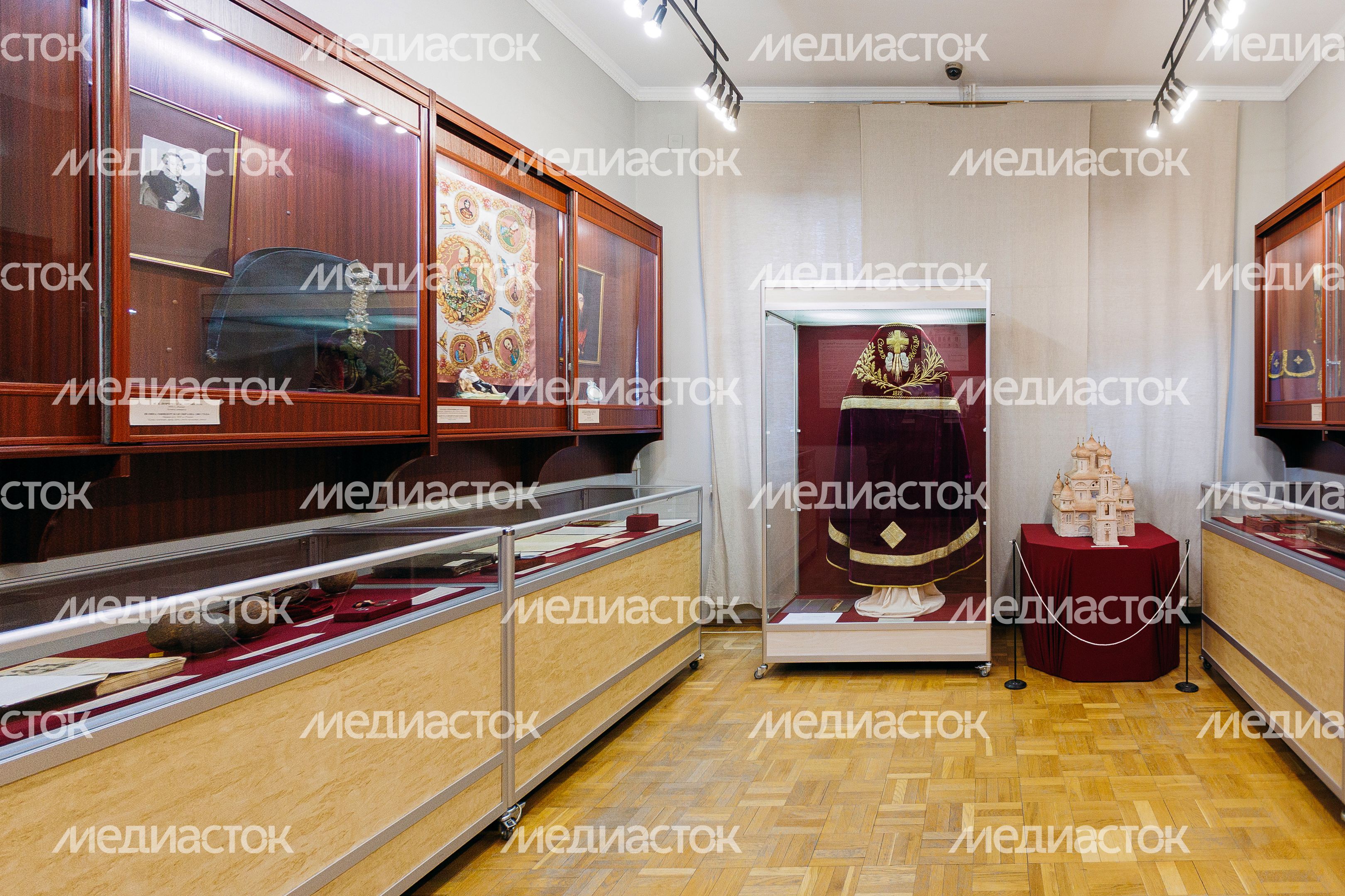 Выставка «Не нам, не нам, а имени Твоему…» Храмы в честь победы в Отечественной войне 1812 г.» в Дмитровском кремле Выставка «Не нам, не нам, а имени Твоему…» Храмы в честь победы в Отечественной войне 1812 г.» в Дмитровском кремле