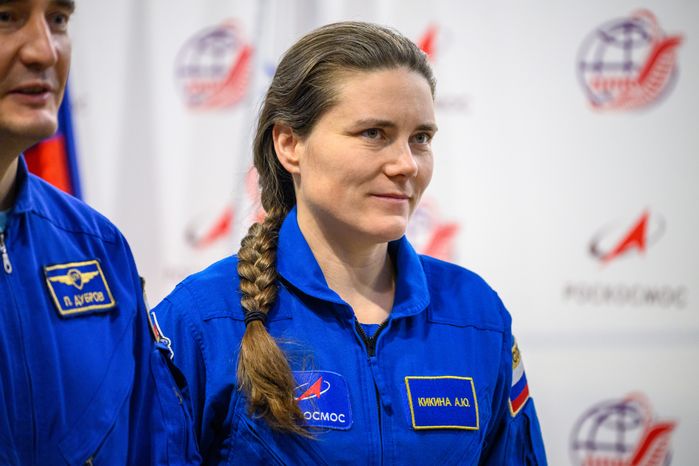 Космонавты дублирующего экипажа МКС-74 Петр Дубров и Анна Кикина в Звездном городке
