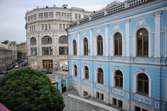 Выставка-иллюзия «Алиса в стране чудес»