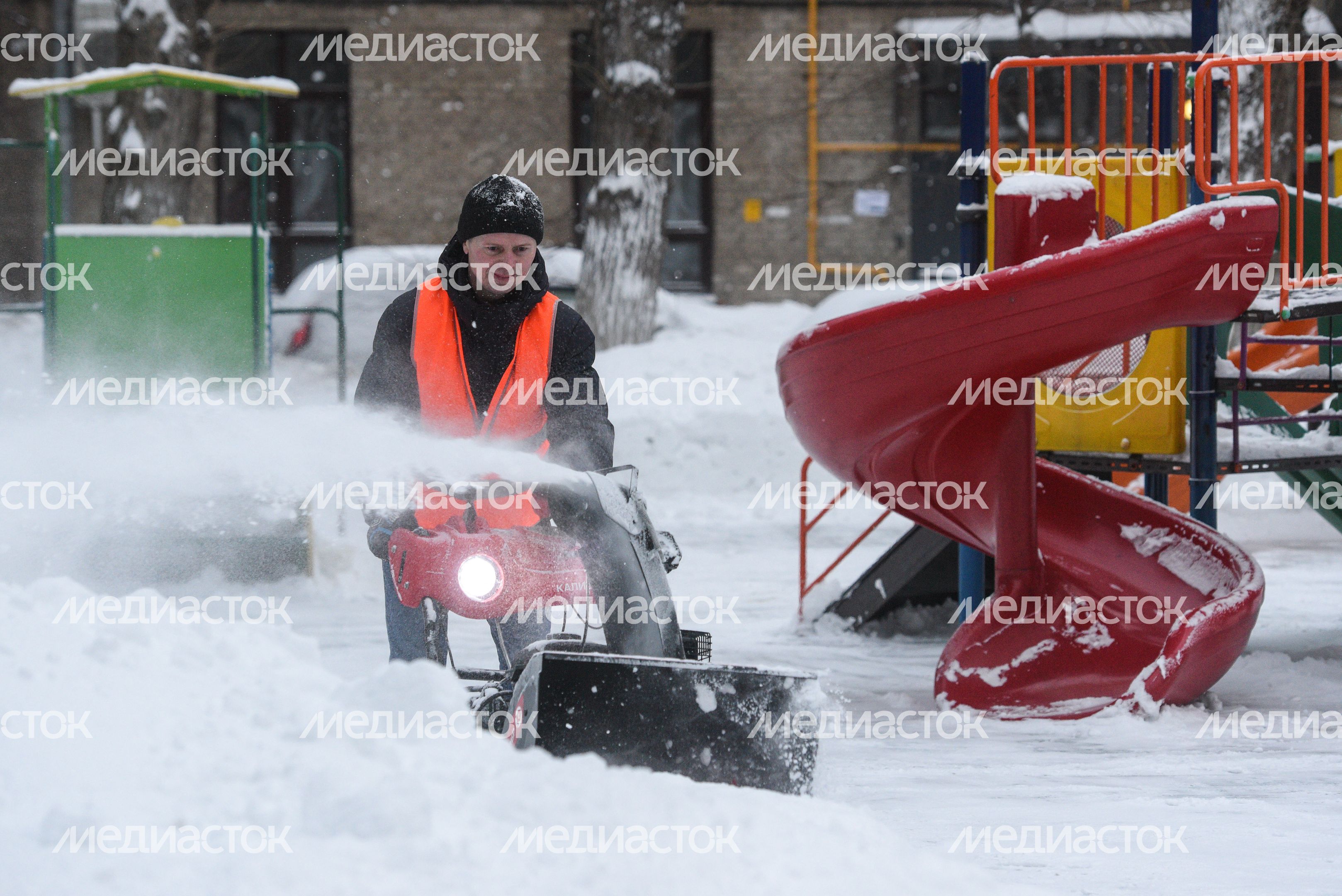 Уборка снега
