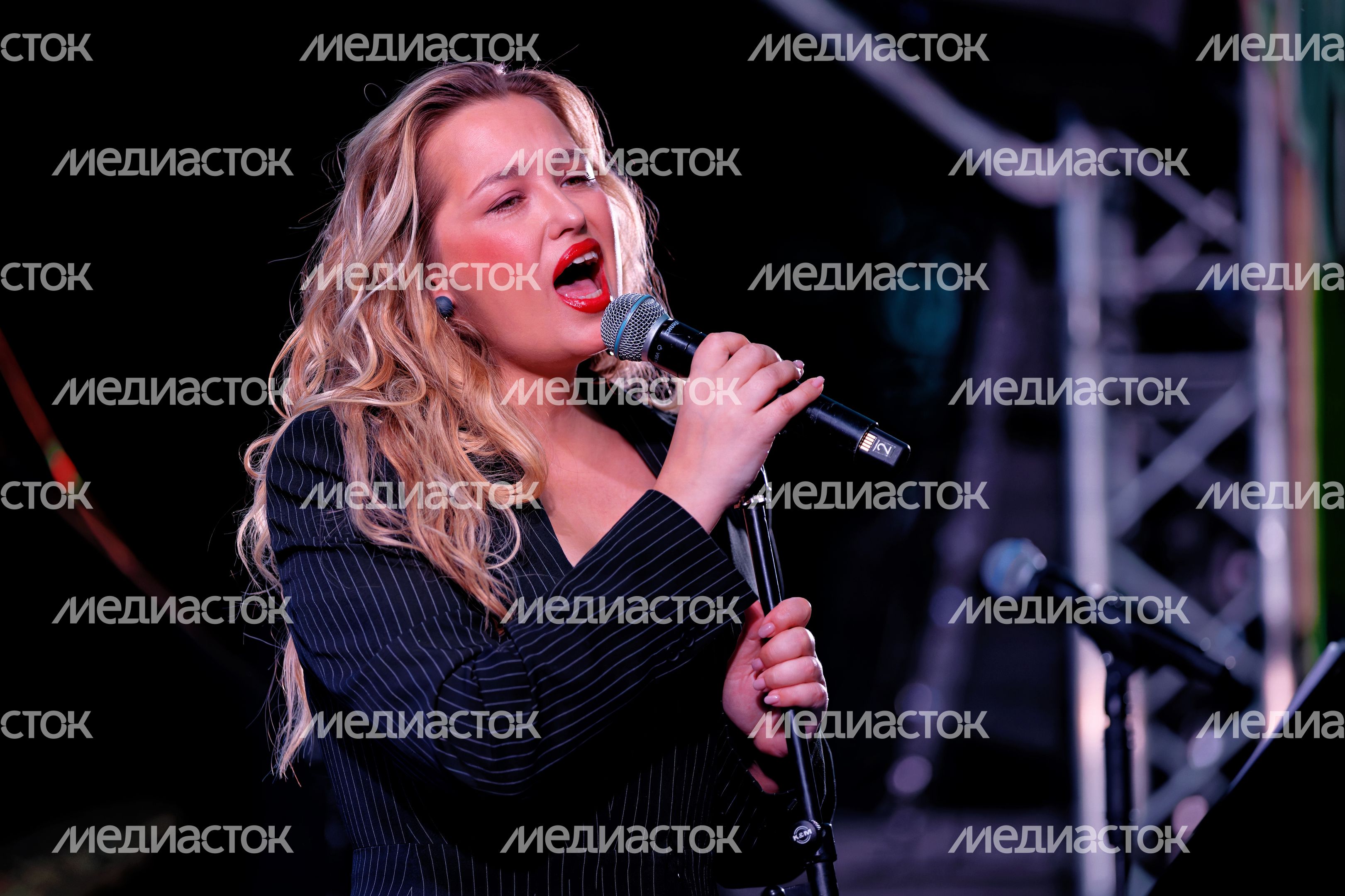 Аглая Шиловская и LRK trio на фестивале «Джазовые сезоны» в музее-заповеднике «Архангельское» округа Красногорск Аглая Шиловская и LRK trio на фестивале «Джазовые сезоны» в музее-заповеднике «Архангельское» округа Красногорск