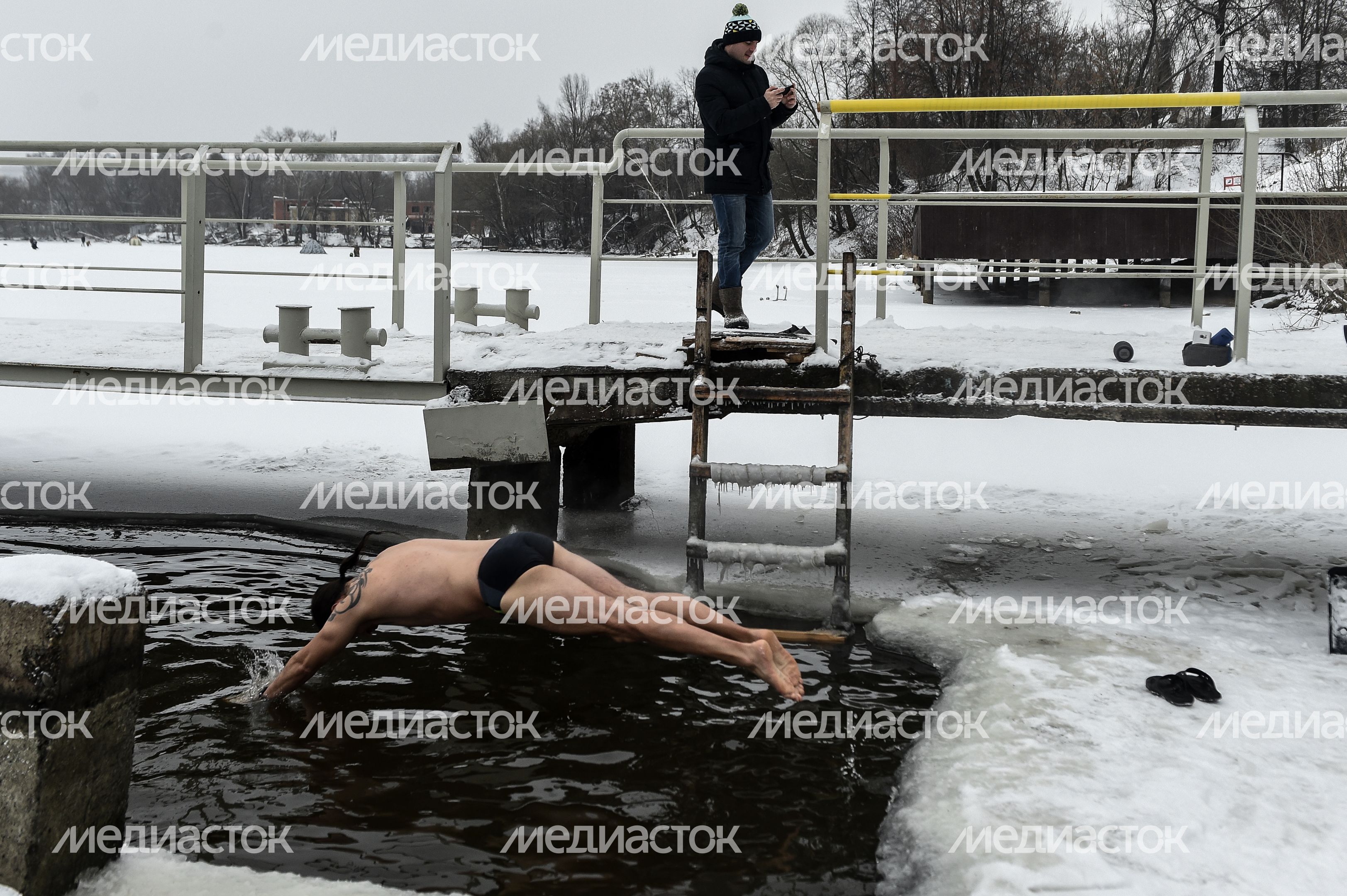 Купание моржей в Долгопрудном
