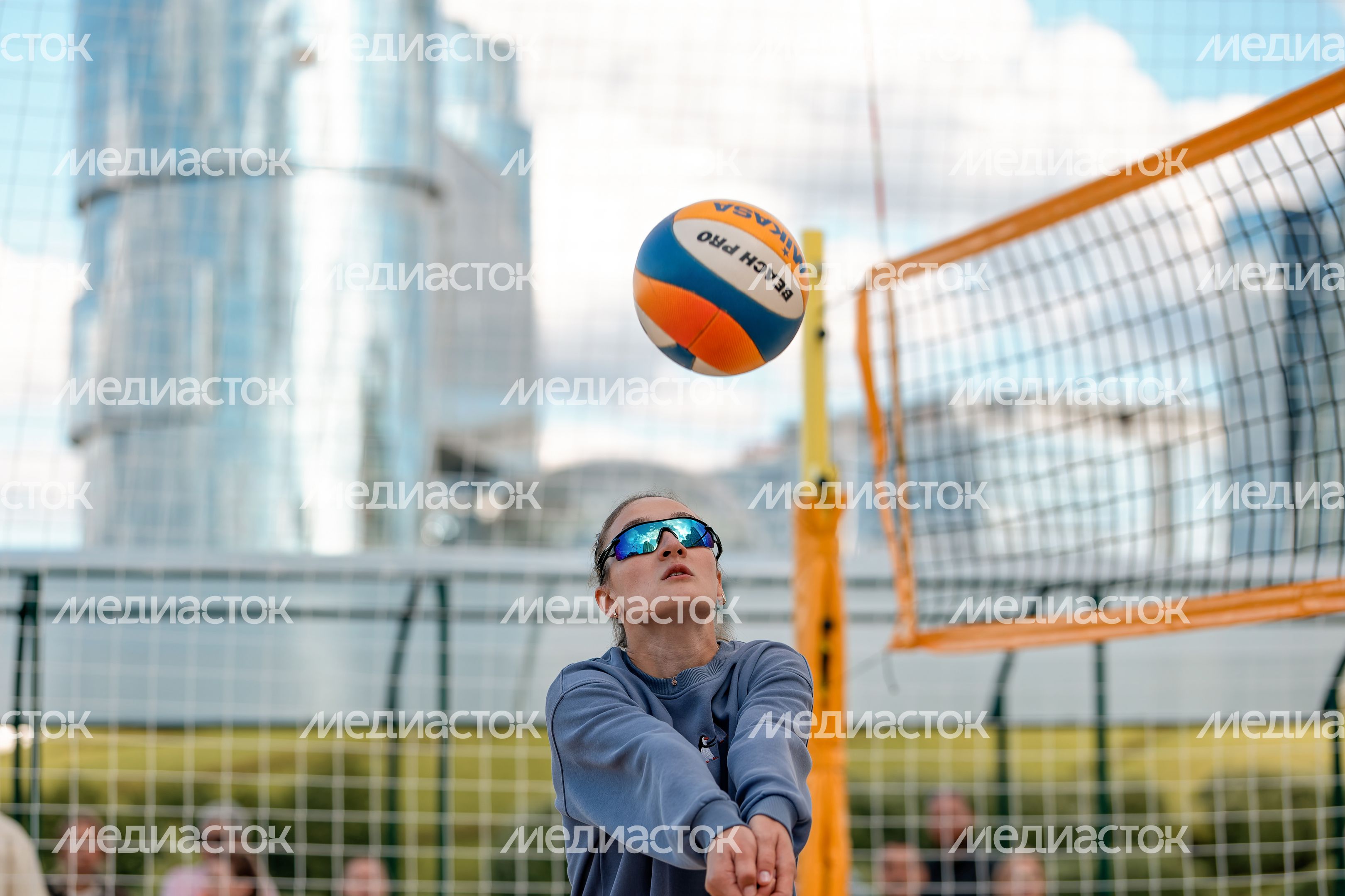 Пляжный волейбол на новой площадке «Пойма volley» в Красногорске