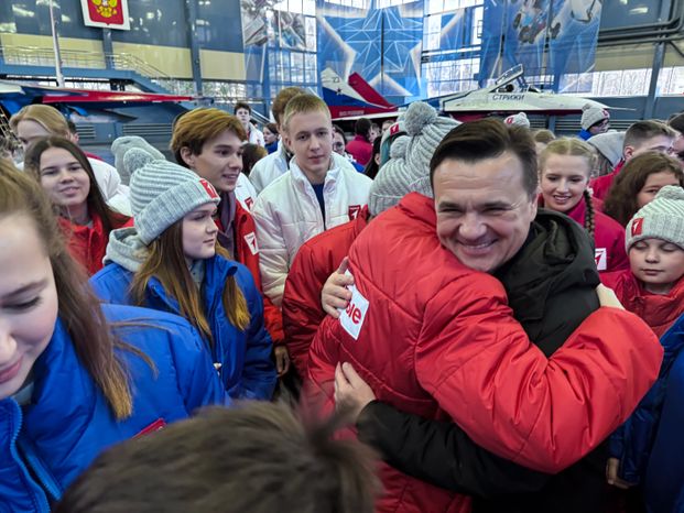Андрей Воробьев навестил пилотажные группы на авиабазе в Кубинке