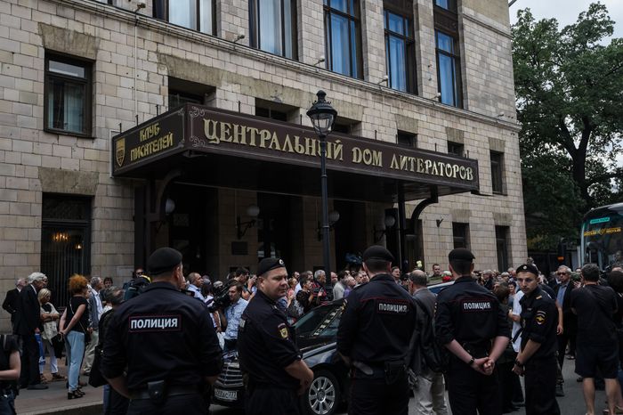 Церемония прощания с писателем Владимиром Войновичем в Москве