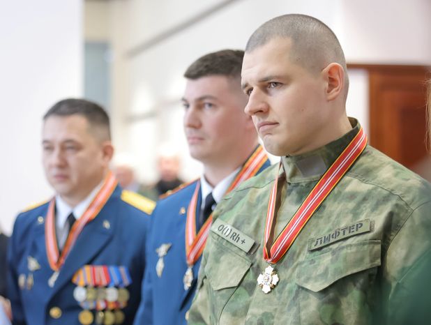 Награждение участников СВО, спасателей, врачей и росгвардейцев