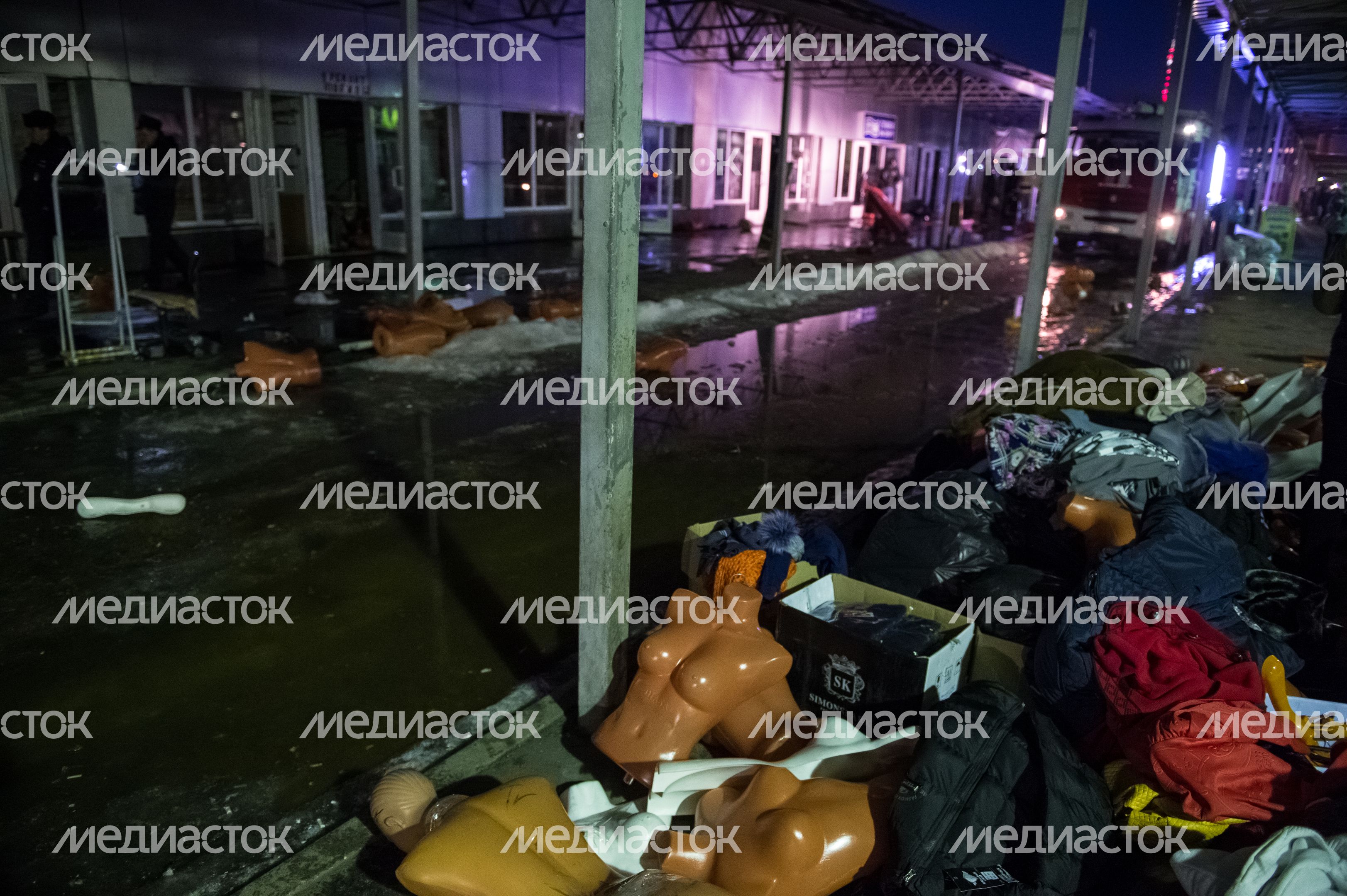 Пожар в торговых павильонах в Москве
