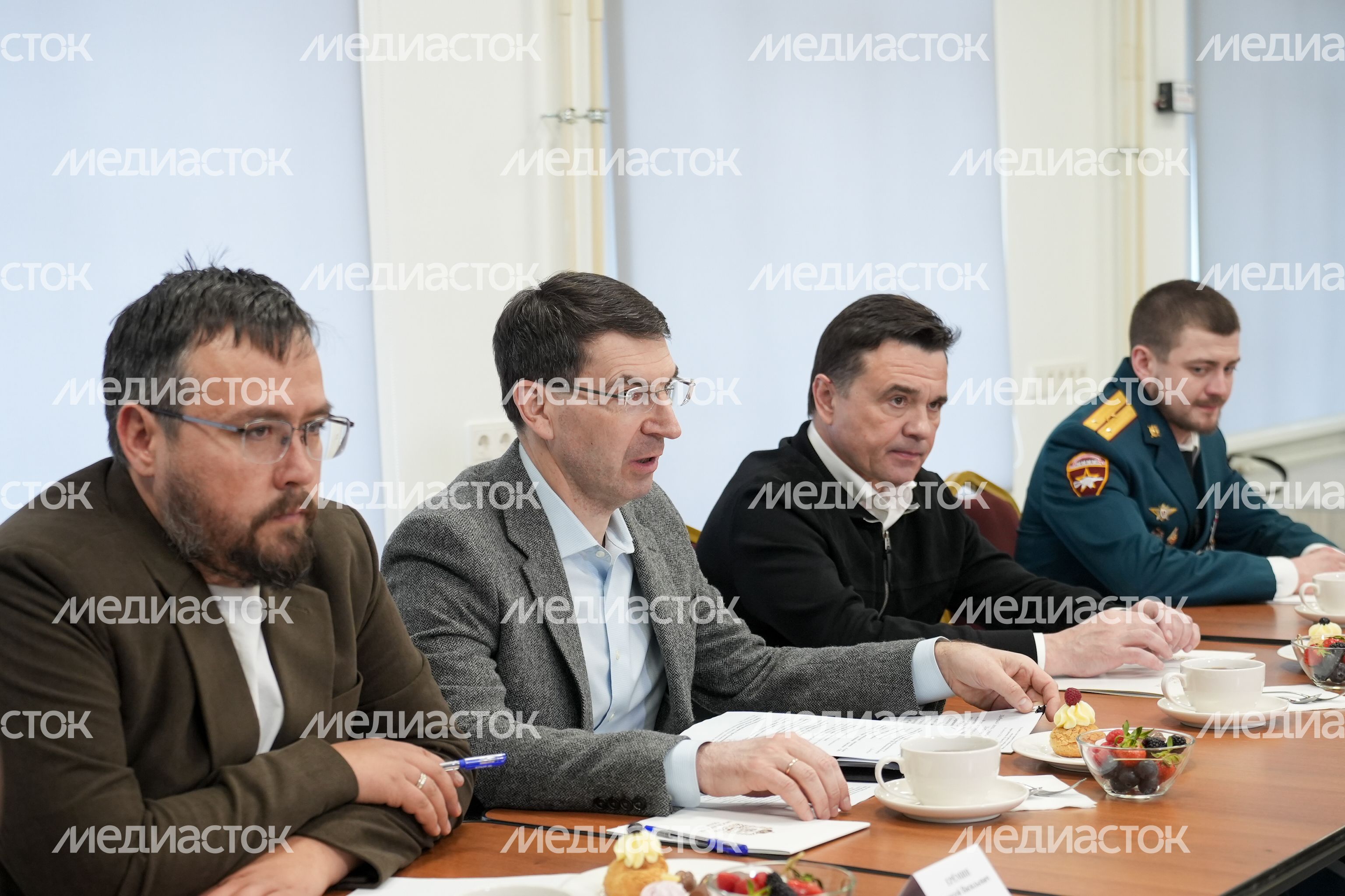 Андрей Воробьев и Игорь Щёголев встретились с финалистами программы "Герои Подмосковья" Андрей Воробьев и Игорь Щёголев встретились с финалистами программы "Герои Подмосковья"