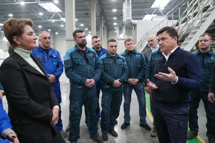 Андрей Воробьев посетил завод "Л-Пак" в Кашире