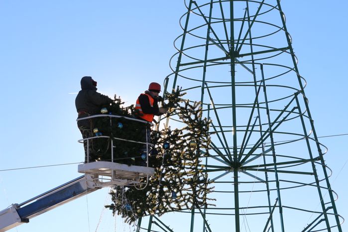 Демонтаж новогодней елки в Сергиевом Посаде