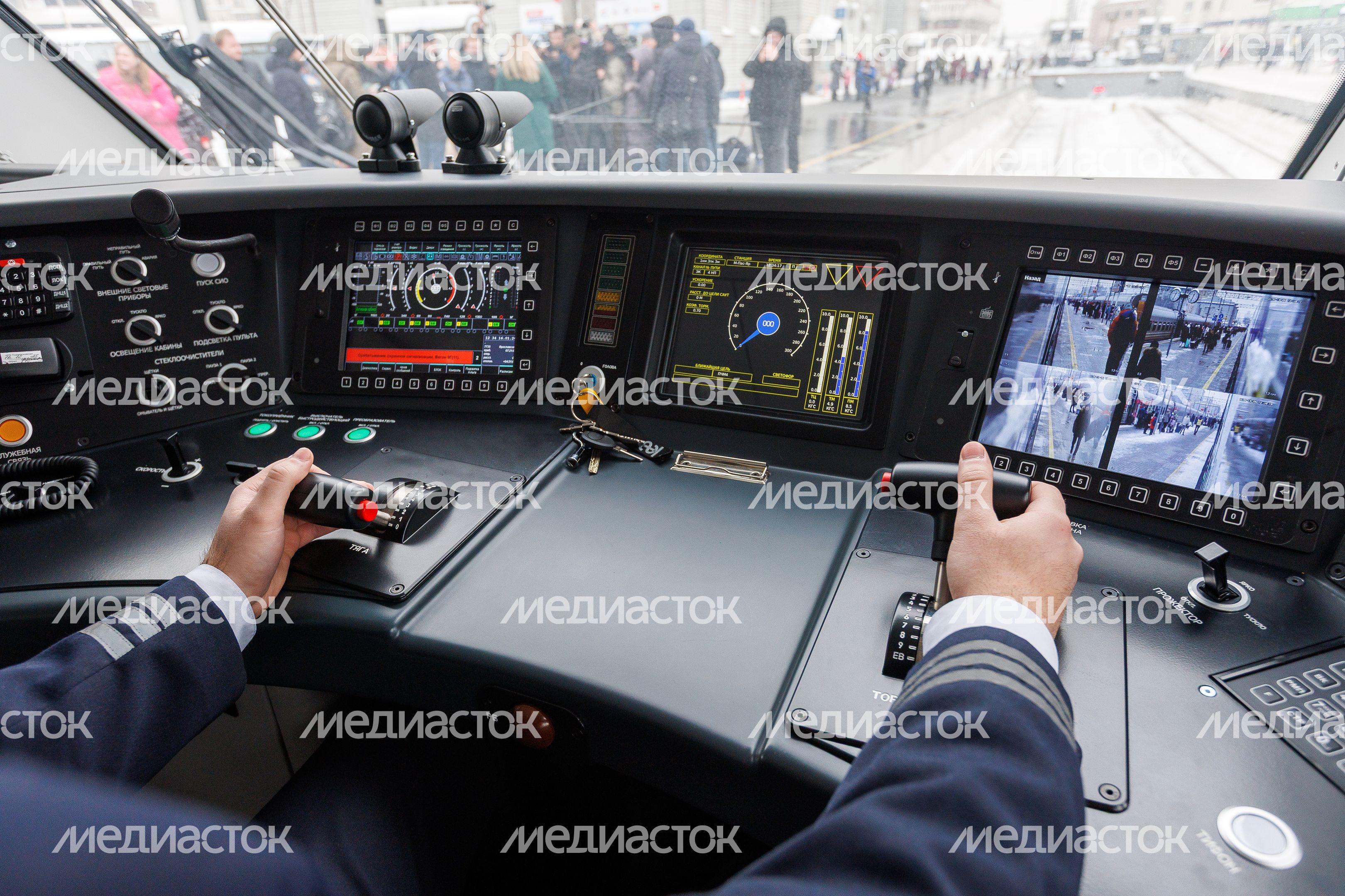 Машинист поезда нового поколения «Иволга 4.0» на МЦД