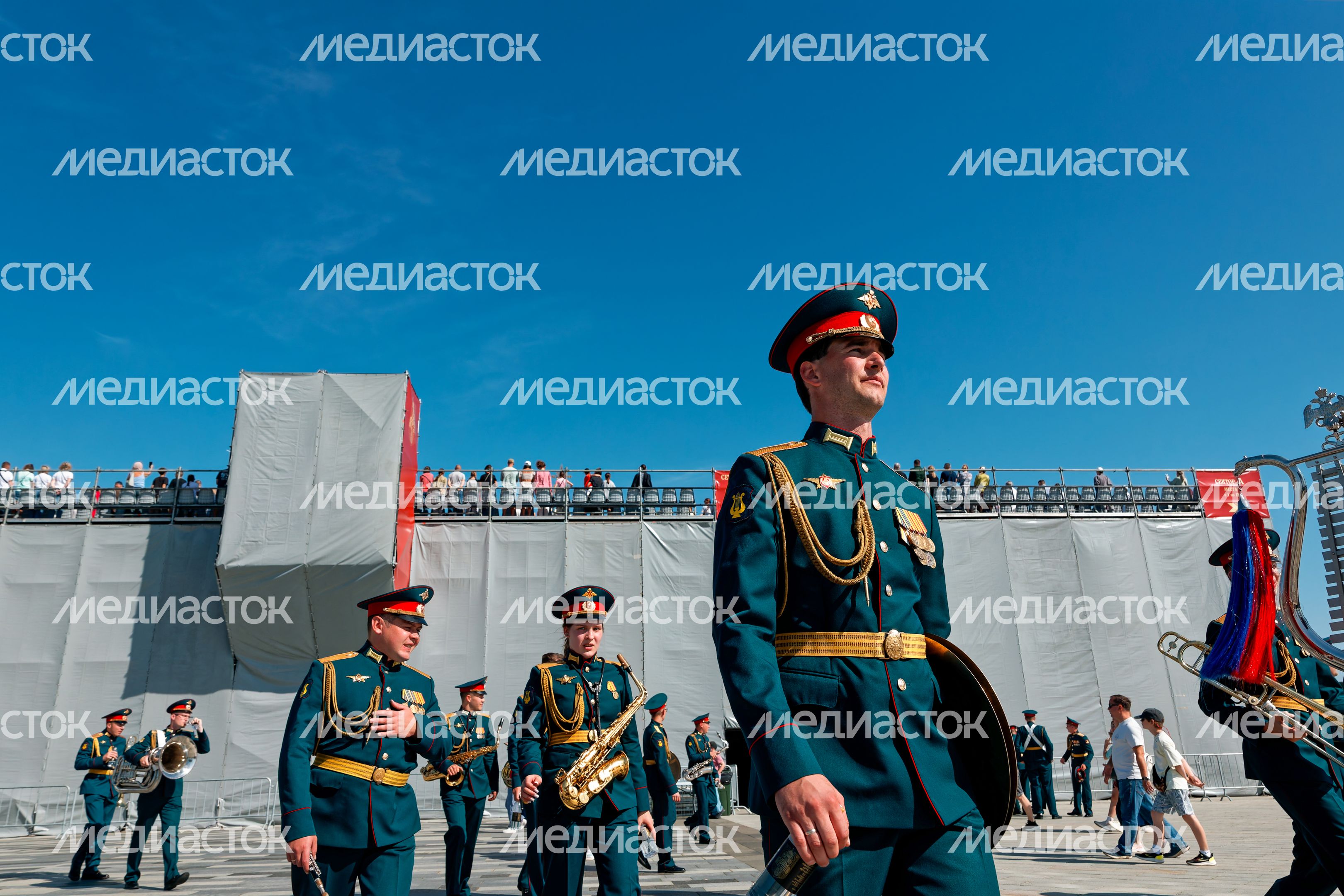 Лучшие военные оркестры силовых ведомств мира на военно-музыкальном фестивале «Спасская башня» у Главного храма ВС РФ