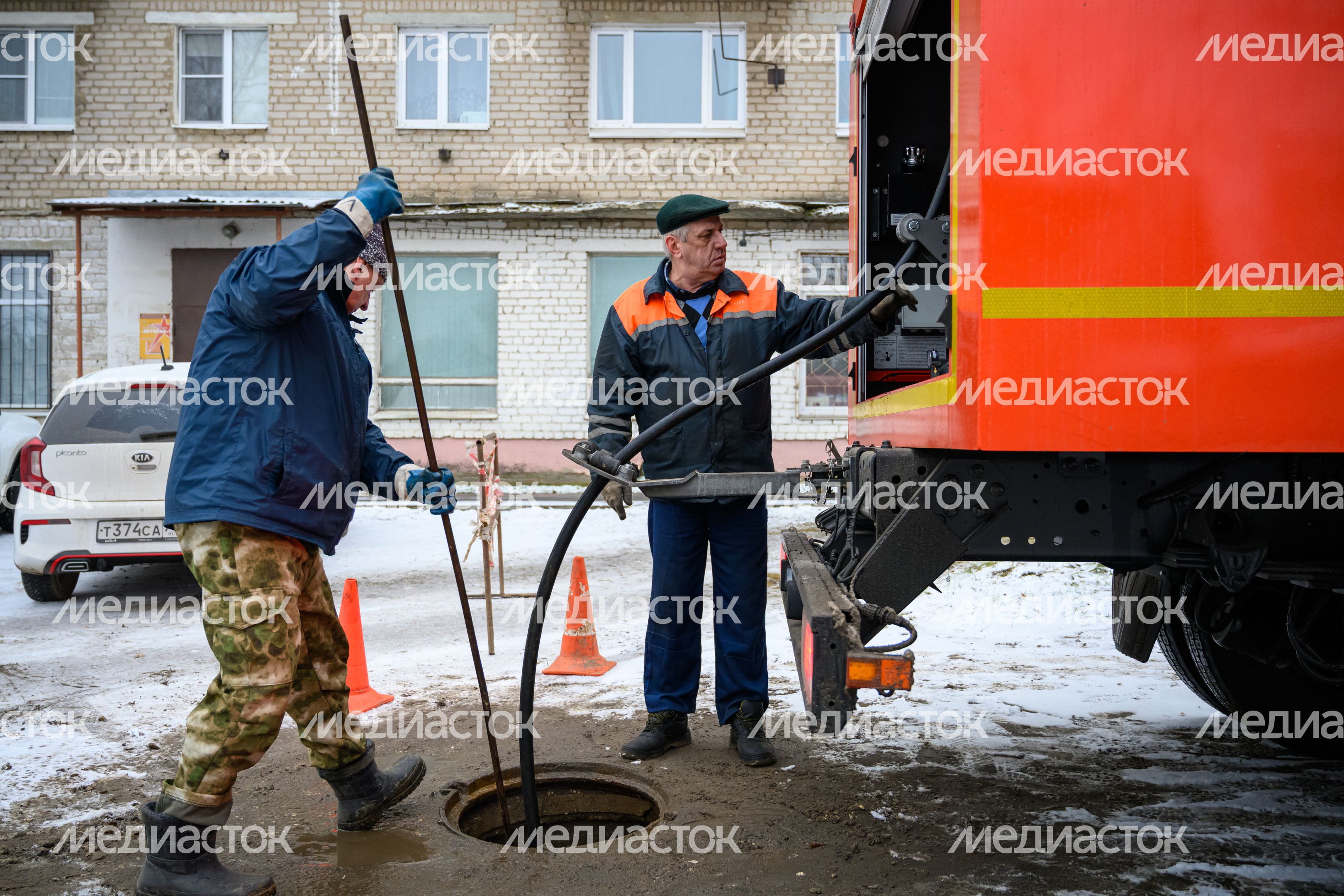 Рабочие Мособлводоканала провели техобслуживание инфраструктуры водоснабжения Павловского Посада Рабочие Мособлводоканала провели техобслуживание инфраструктуры водоснабжения Павловского Посада