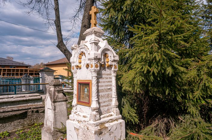 Весенние виды храма Рождества Христова в селе Беседы