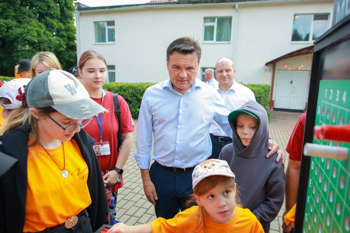 Андрей Воробьев навестил детей участников СВО в оздоровительном лагере "Левково"