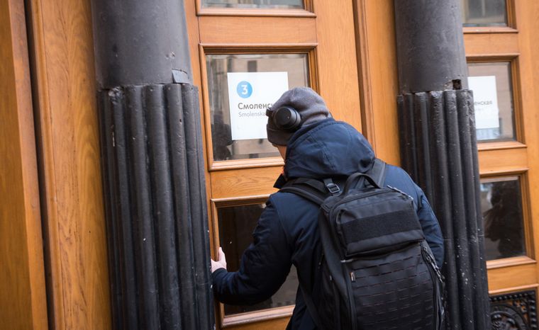 Станция метро Смоленская Арбатско-Покровской линии в Москве