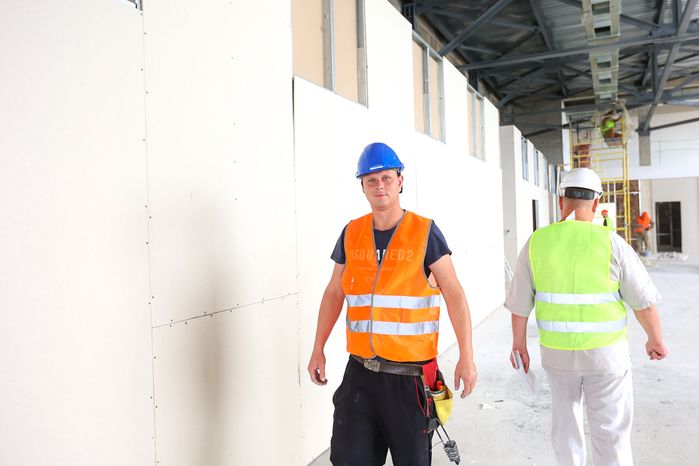 Проверка хода строительства спортшколы олимпийского резерва в Можайске Губернатором Подмосковья