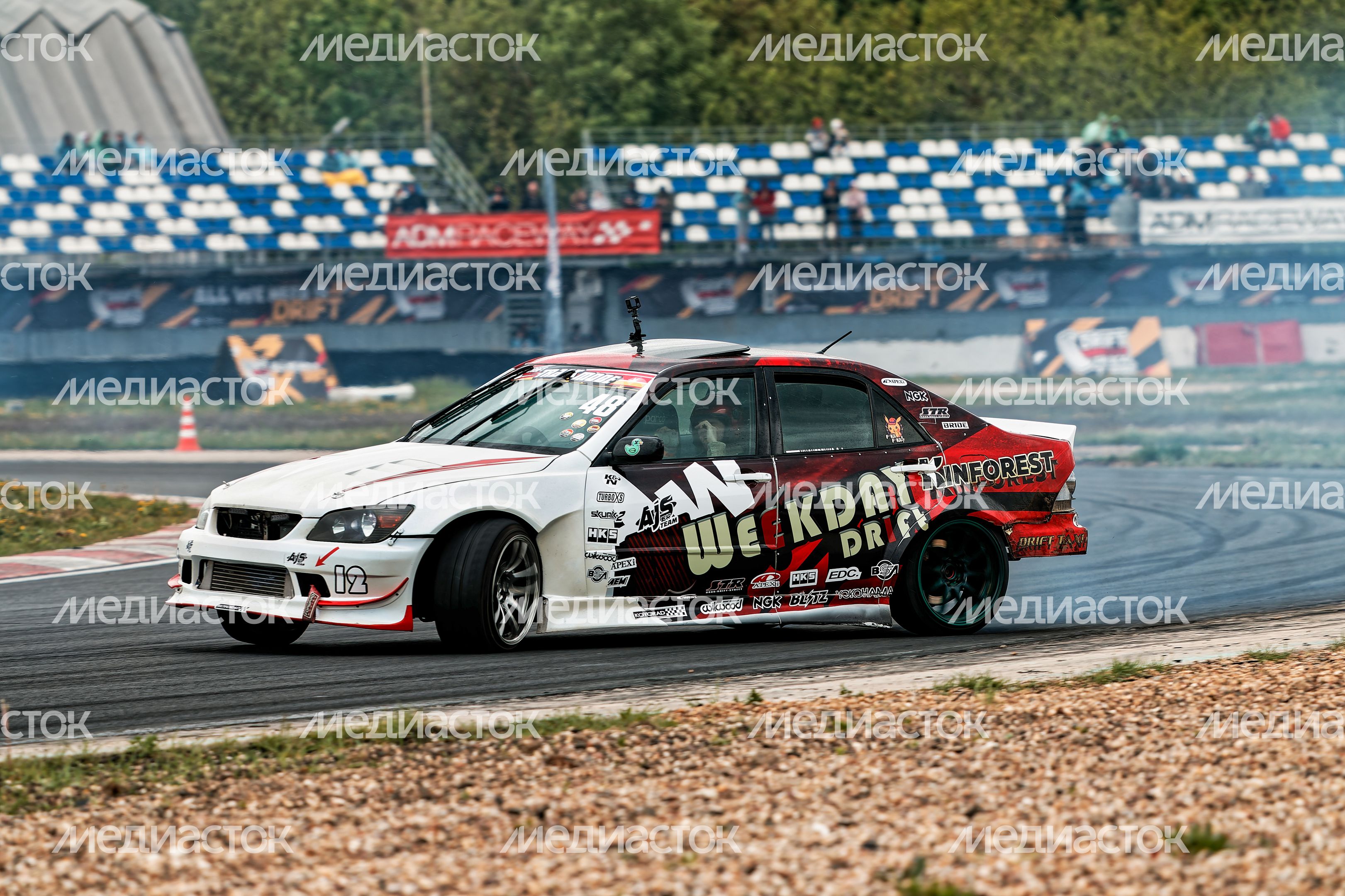 Гонка автомобилей на дрифт-фестивале скорости и драйва Drift Expo Track Mode 2025 Гонка автомобилей на дрифт-фестивале скорости и драйва Drift Expo Track Mode 2025