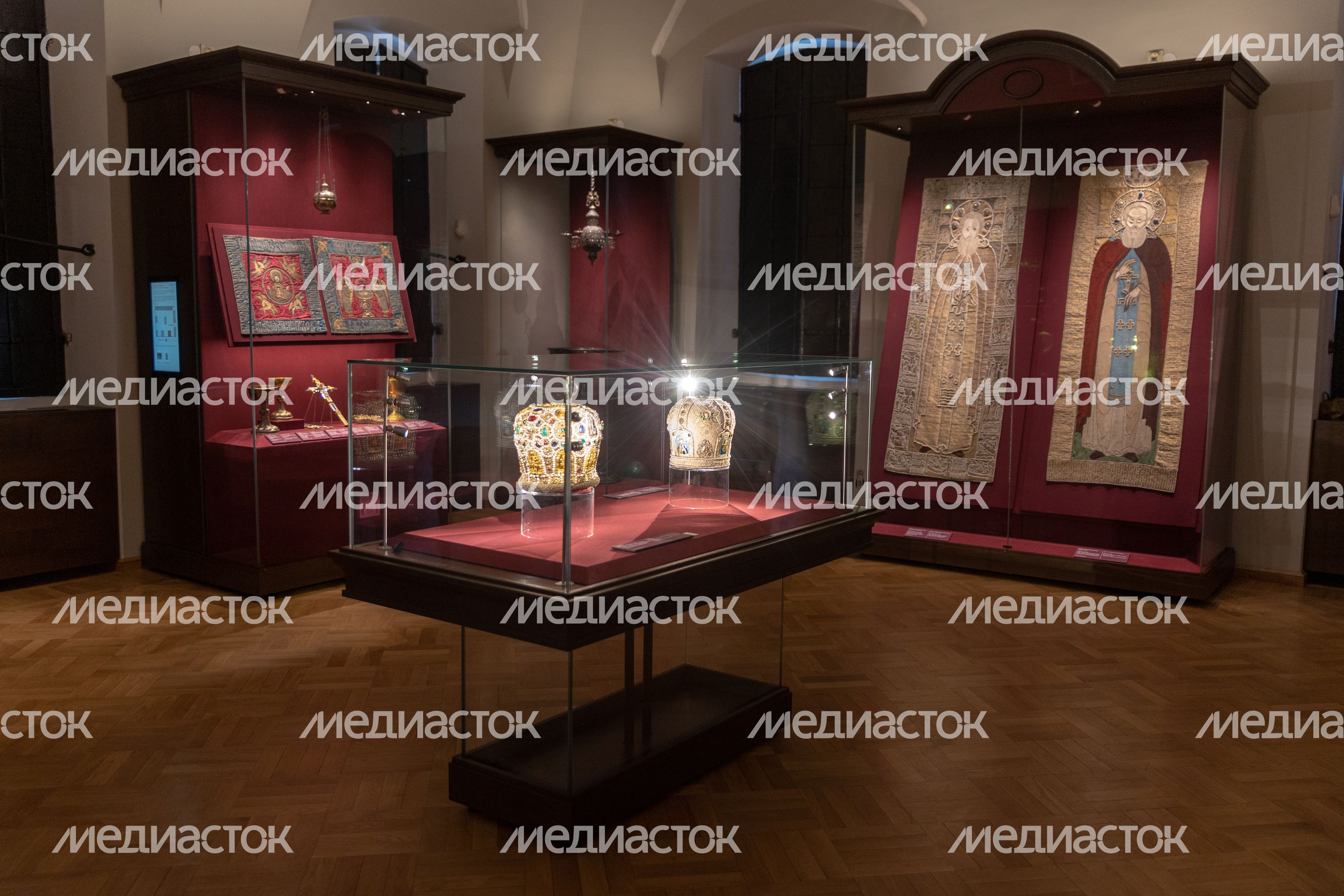 Ризница. Экспозиция Реликвия и сокровища Троице-Сергиева монастыря XI-XVII веков