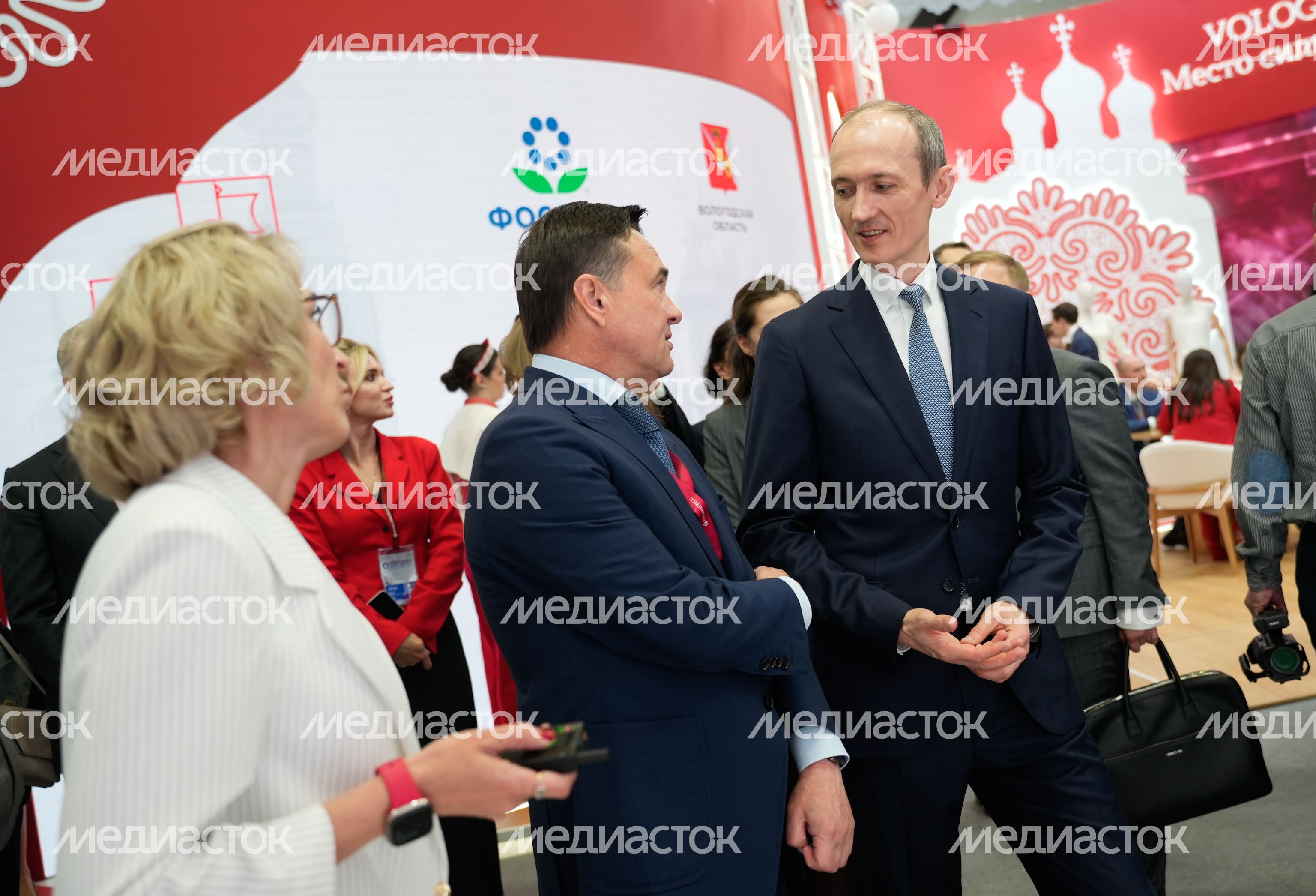 Дмитрий Григоренко посетил подмосковный стенд на ПМЭФ-2026 Дмитрий Григоренко посетил подмосковный стенд на ПМЭФ-2026