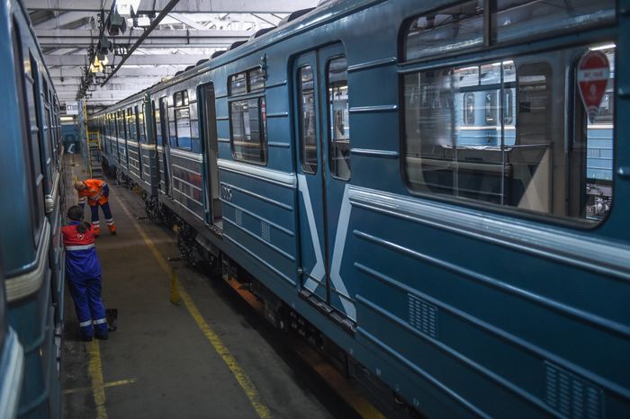 Кварцевание и мытье вагонов метро