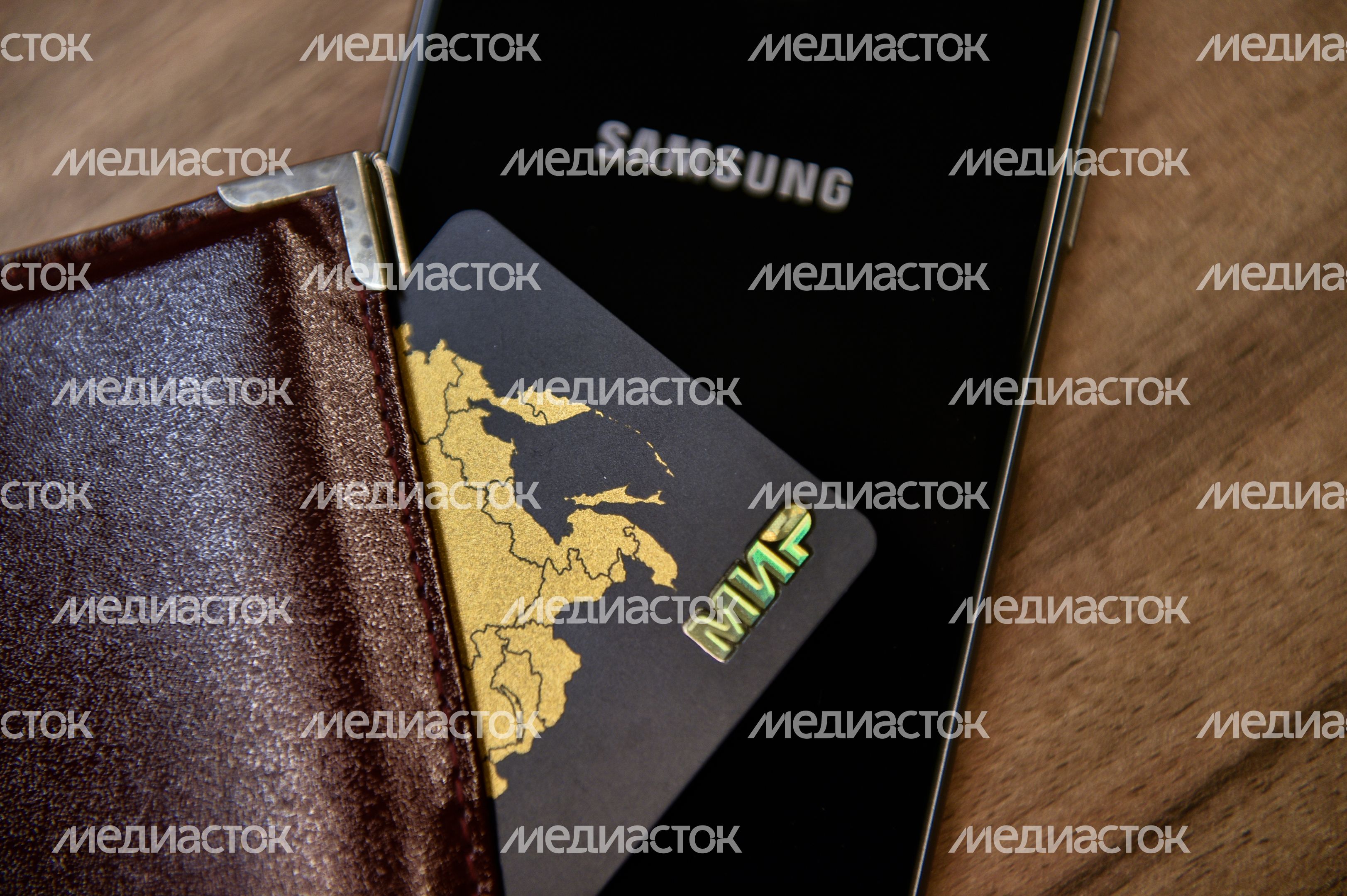 Банковская карта МИР