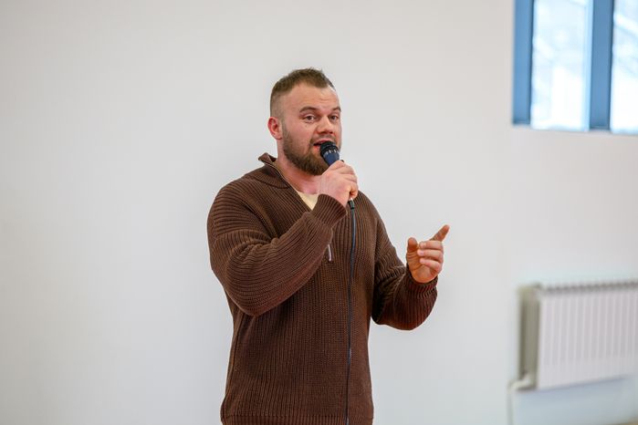 Актер и фитнес-стренер Андрей Сухин провел открытую тренировку для молодых спортсменов в Люберцах