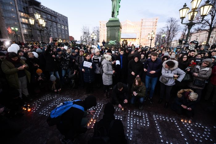 Акция в память о погибших в Кемерове на Пушкинской площади в Москве