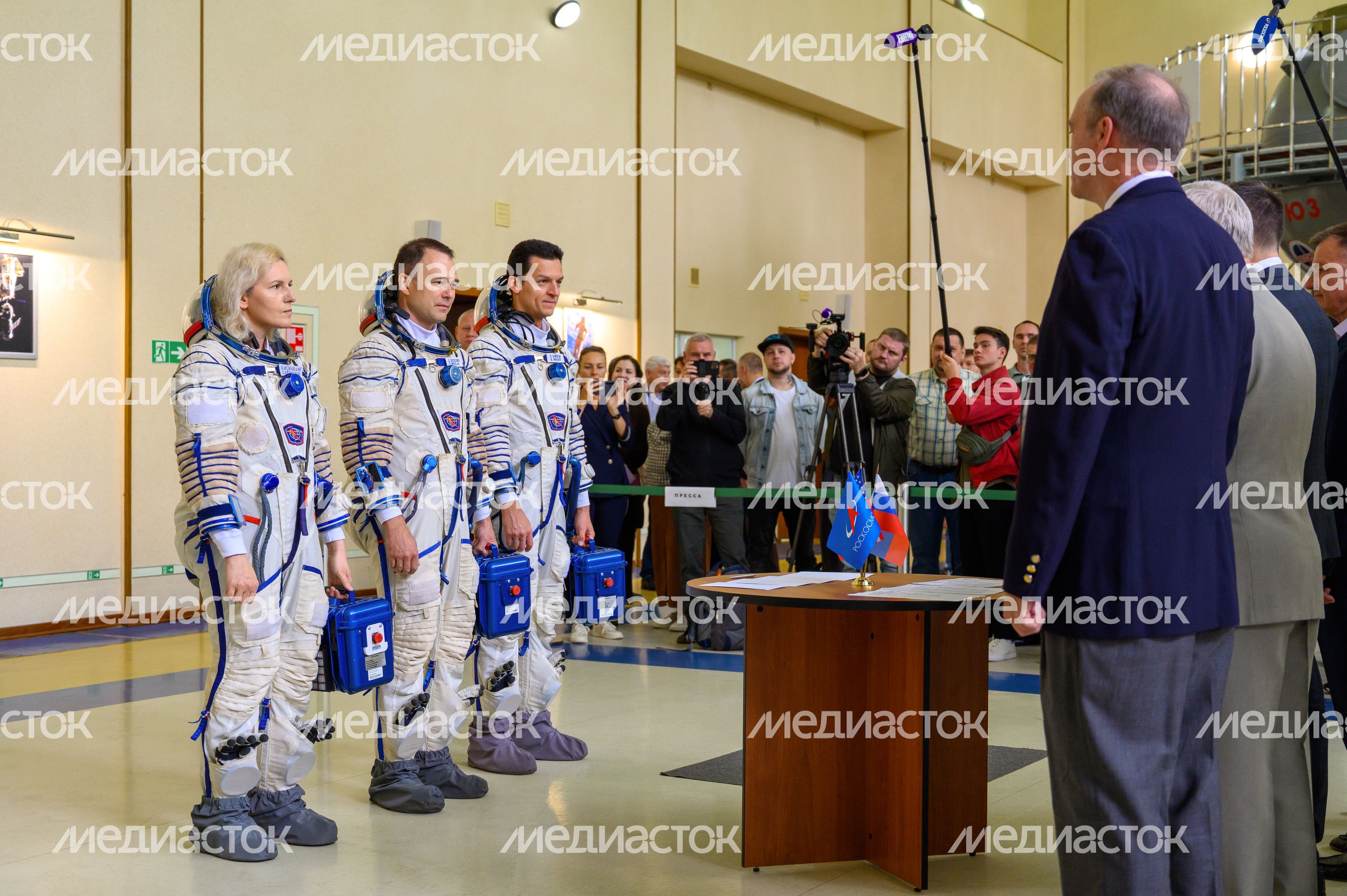Дублирующий экипаж космонавтов МКС-75 К. Борисов, Д. Петелин, Д. Бернхем на комплексной тренировке в Звездном городке