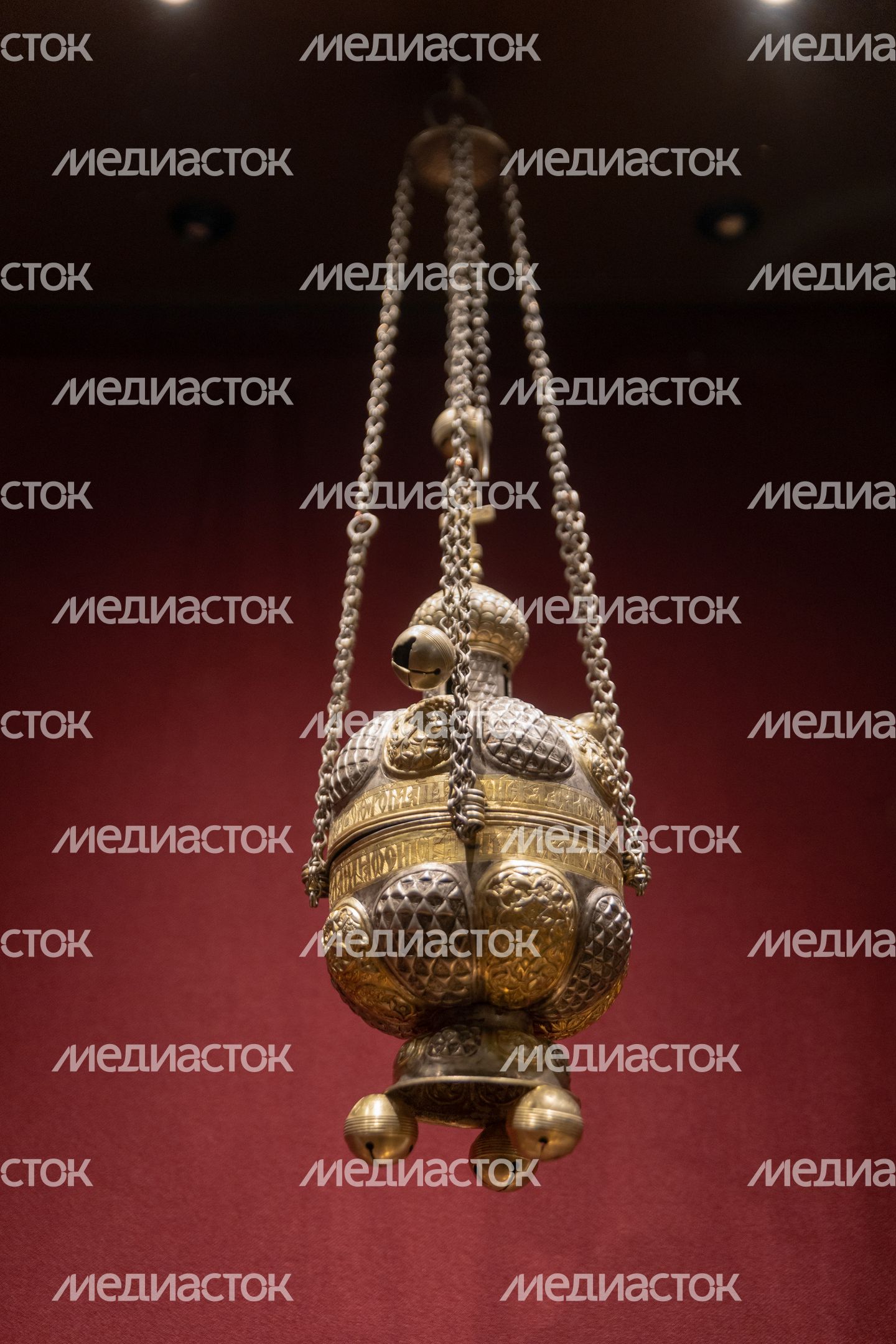Ризница. Экспозиция Реликвия и сокровища Троице-Сергиева монастыря XI-XVII веков Ризница. Экспозиция Реликвия и сокровища Троице-Сергиева монастыря XI-XVII веков