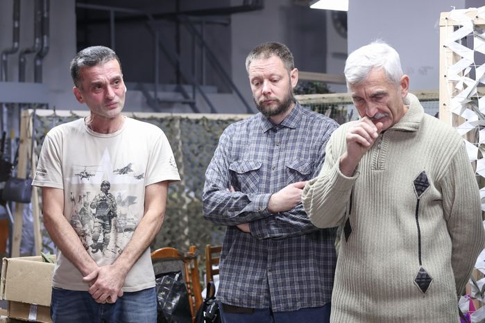 Андрей Воробьев посетил мастерскую волонтерского объединения «Zамаскируем СВОих»