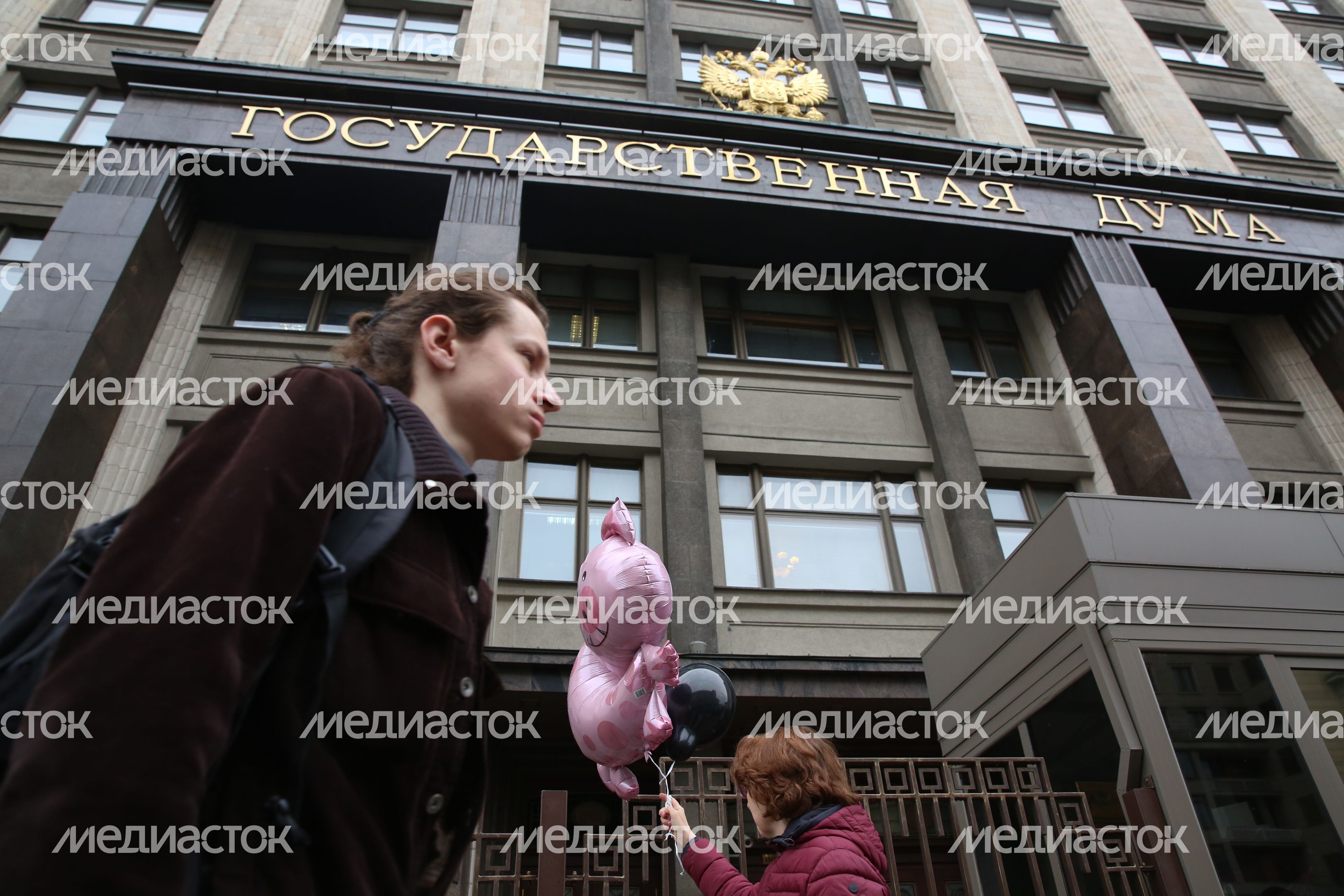 Акция протеста валютных заемщиков у здания Госдумы в Москве