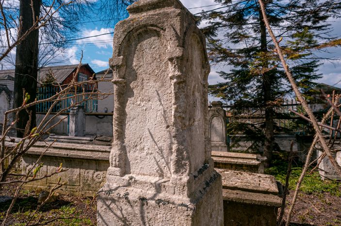 Весенние виды храма Рождества Христова в селе Беседы