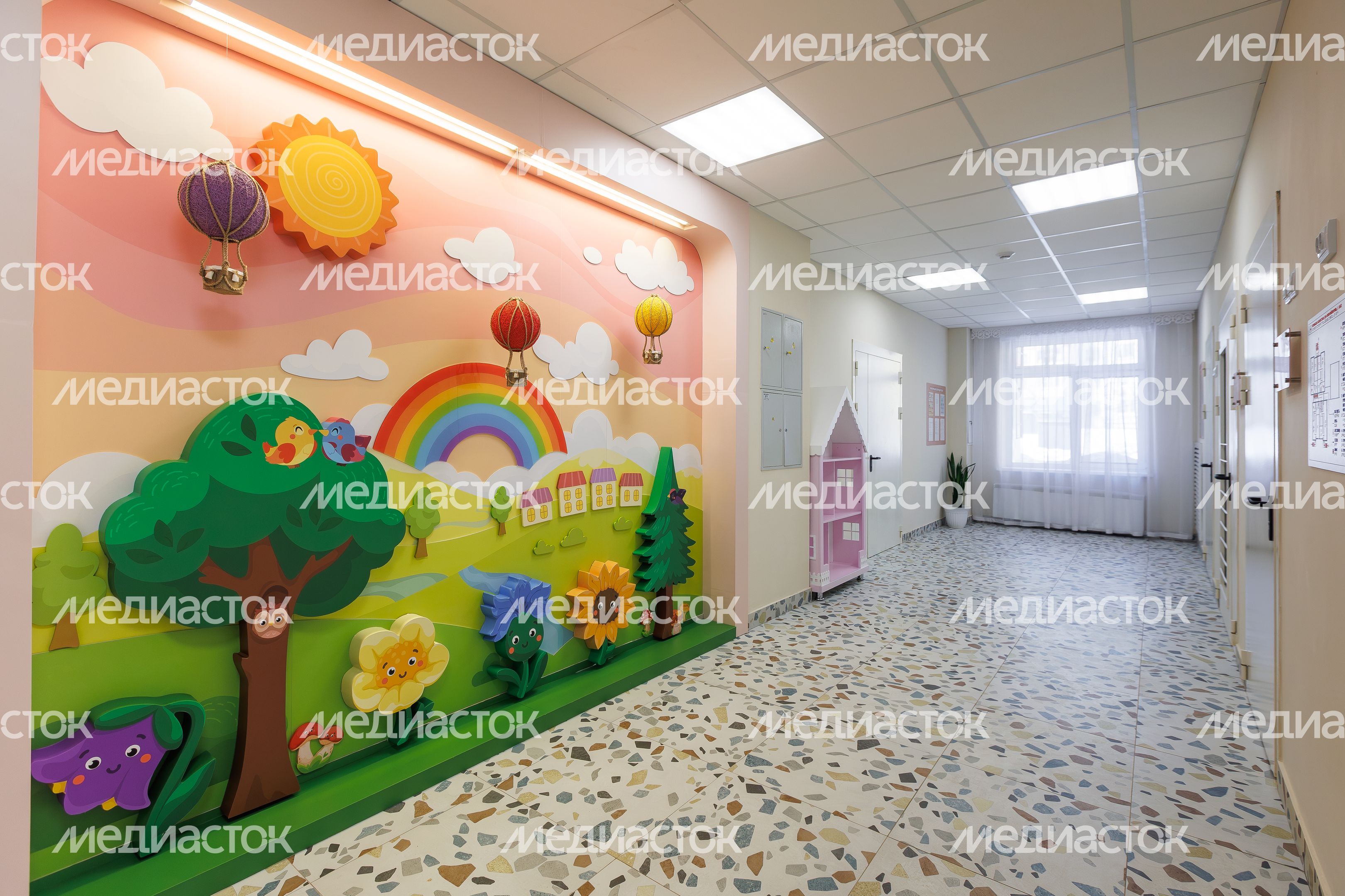 Красочный коридор детского сада «Золотой ключик» СОШ №14 в Мытищах после капитального ремонта Красочный коридор детского сада «Золотой ключик» СОШ №14 в Мытищах после капитального ремонта