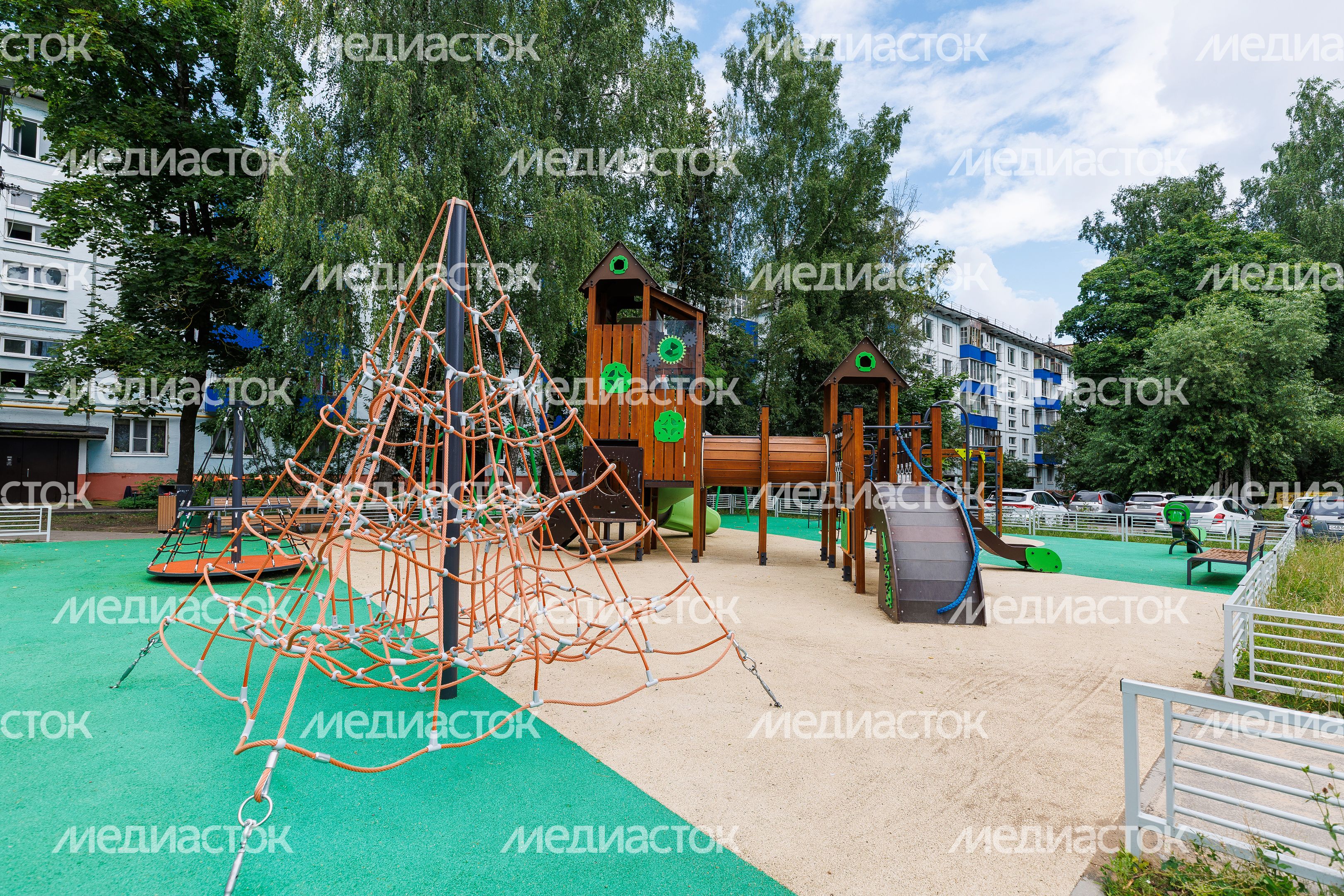 Благоустройство детской площадки на улице Дзержинского в Солнечногорске