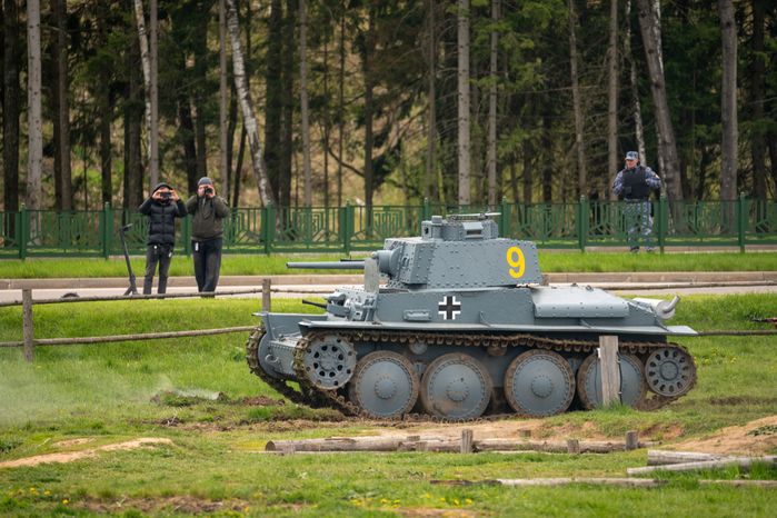 Военно-историческая реконструкция «Штурм Кенигсберга» в День Победы в парке «Патриот» Одинцовского округа