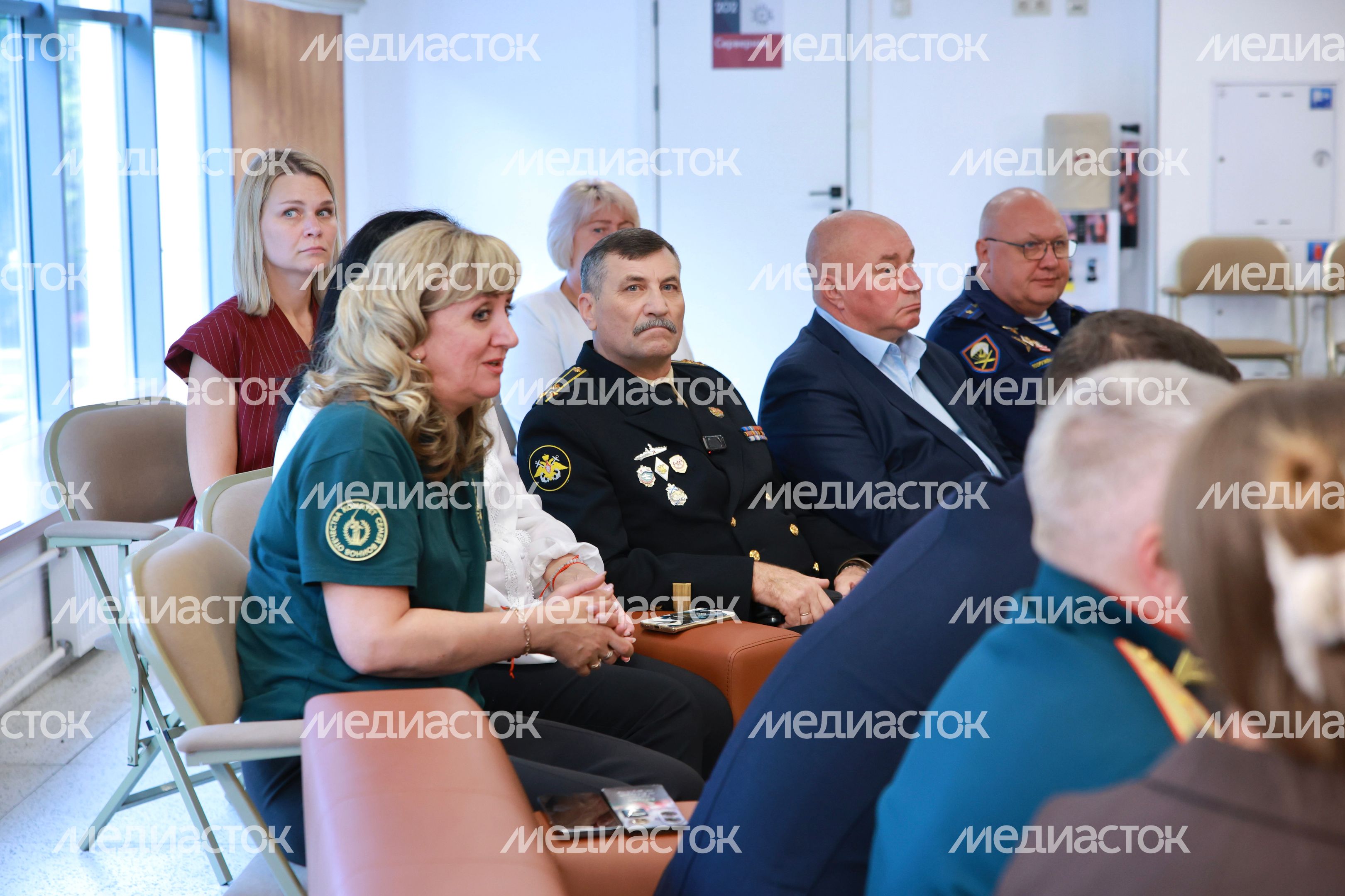 Жители округа Домодедово на встрече с губернатором Андреем Воробьевым в Городском дворце культуры «Мир» Жители округа Домодедово на встрече с губернатором Андреем Воробьевым в Городском дворце культуры «Мир»