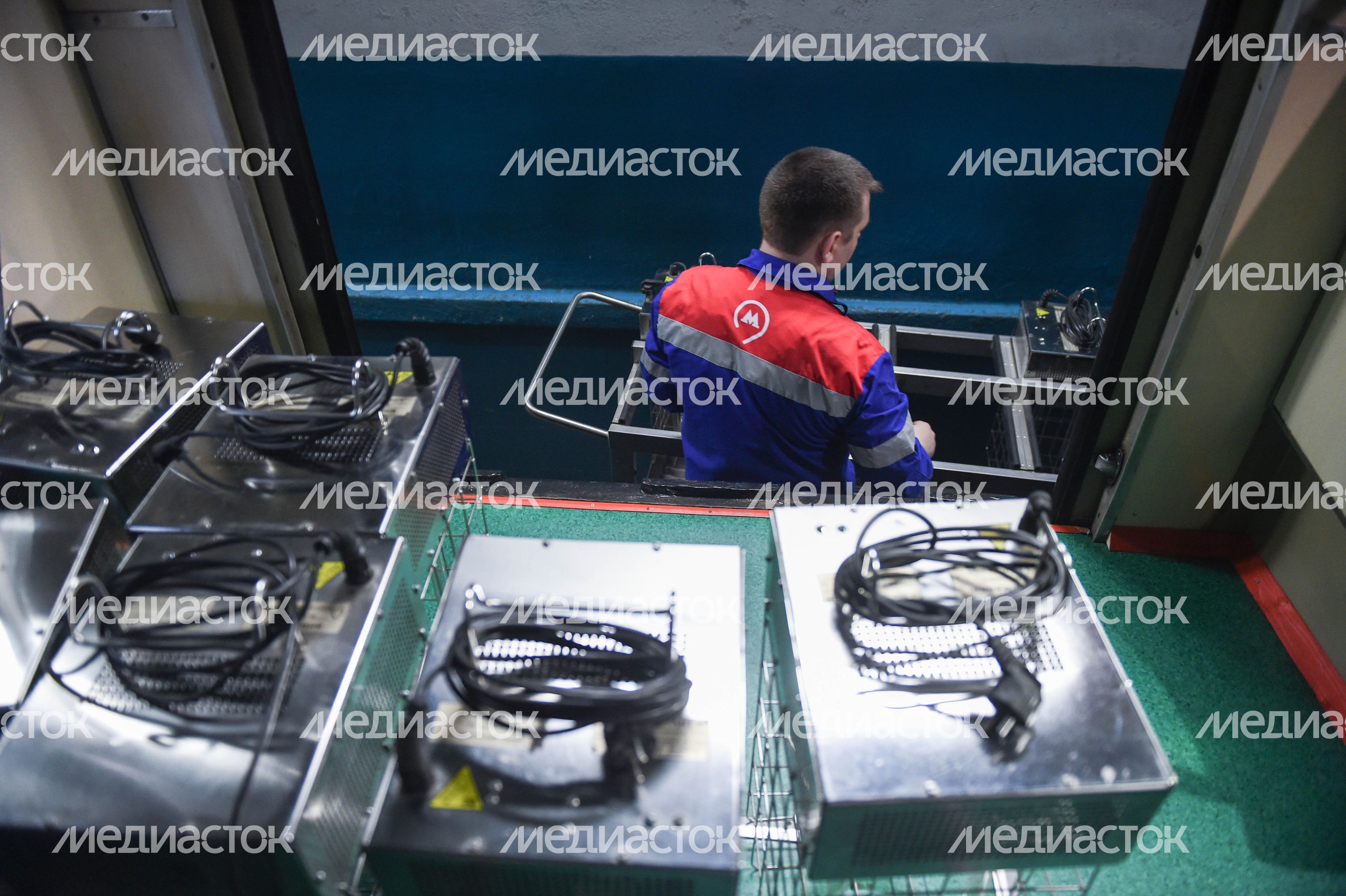 Кварцевание и мытье вагонов метро