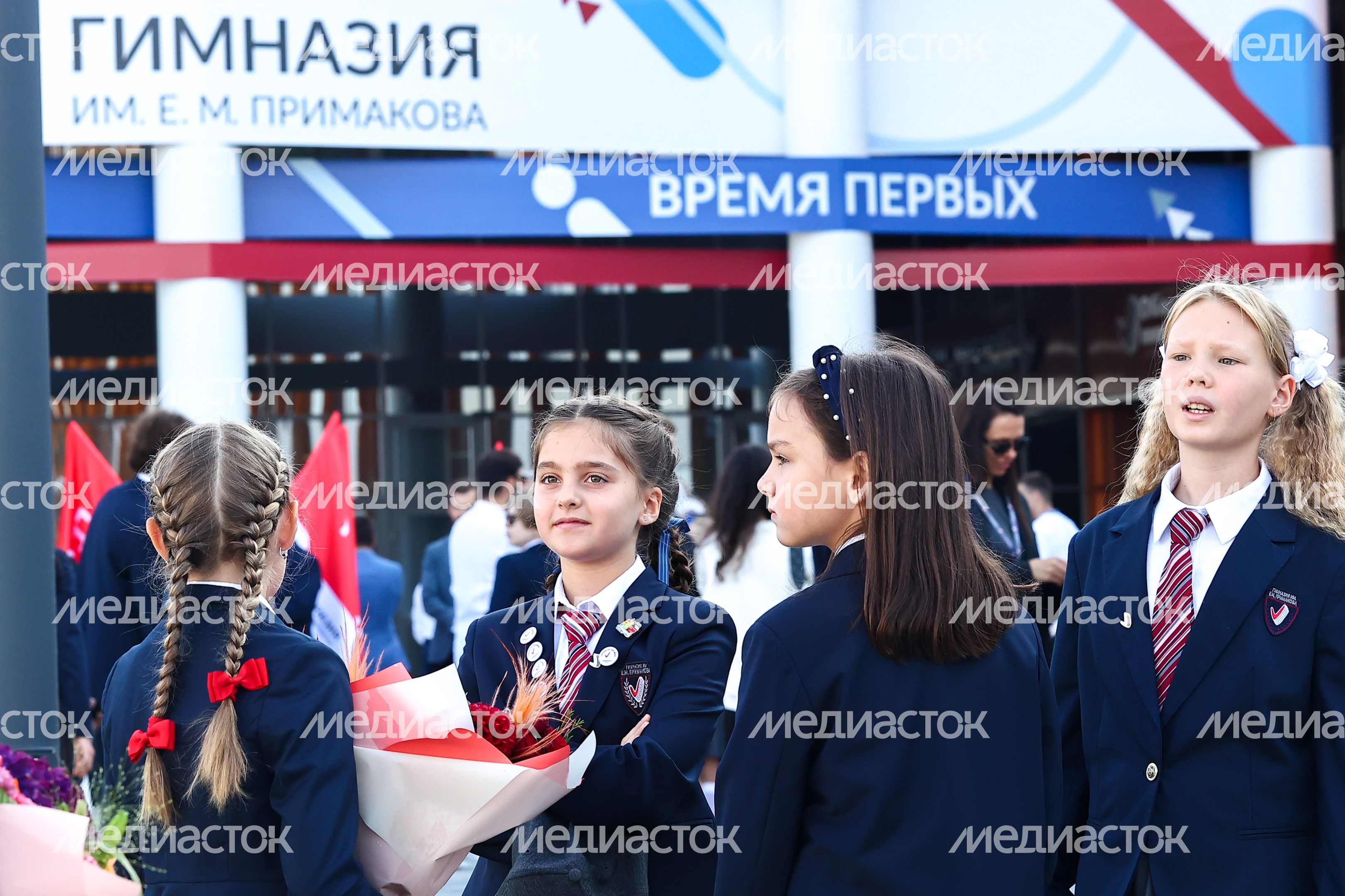 Торжественная линейка в гимназии им. Е.М. Примакова с участием Губернатора Подмосковья