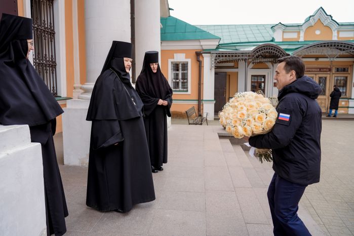 Андрей Воробьев навестил воспитанниц детского приюта-пансиона при Покровском Хотьковском женском монастыре