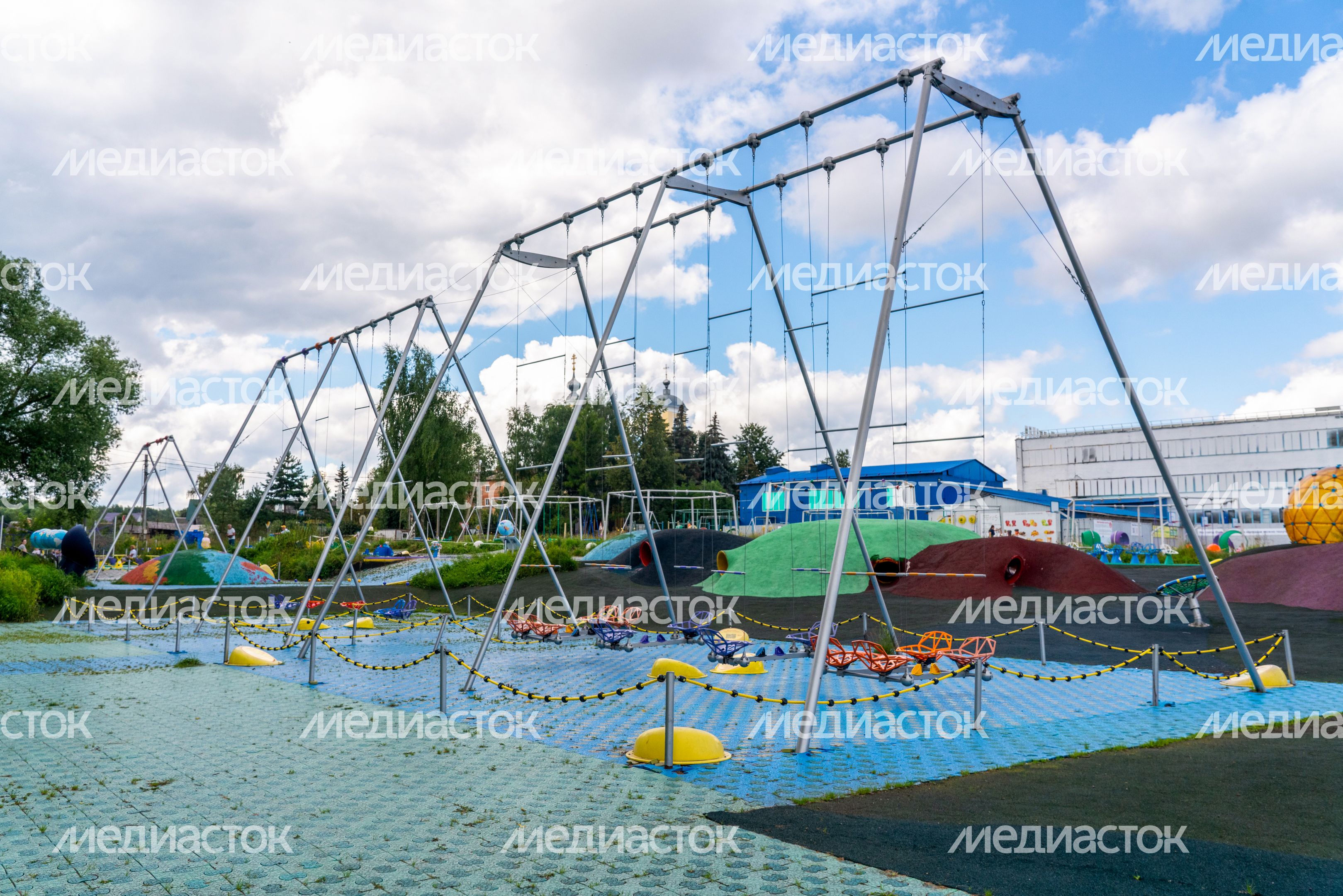 Качели в парке «Леко» в селе Синьково Дмитровского округа