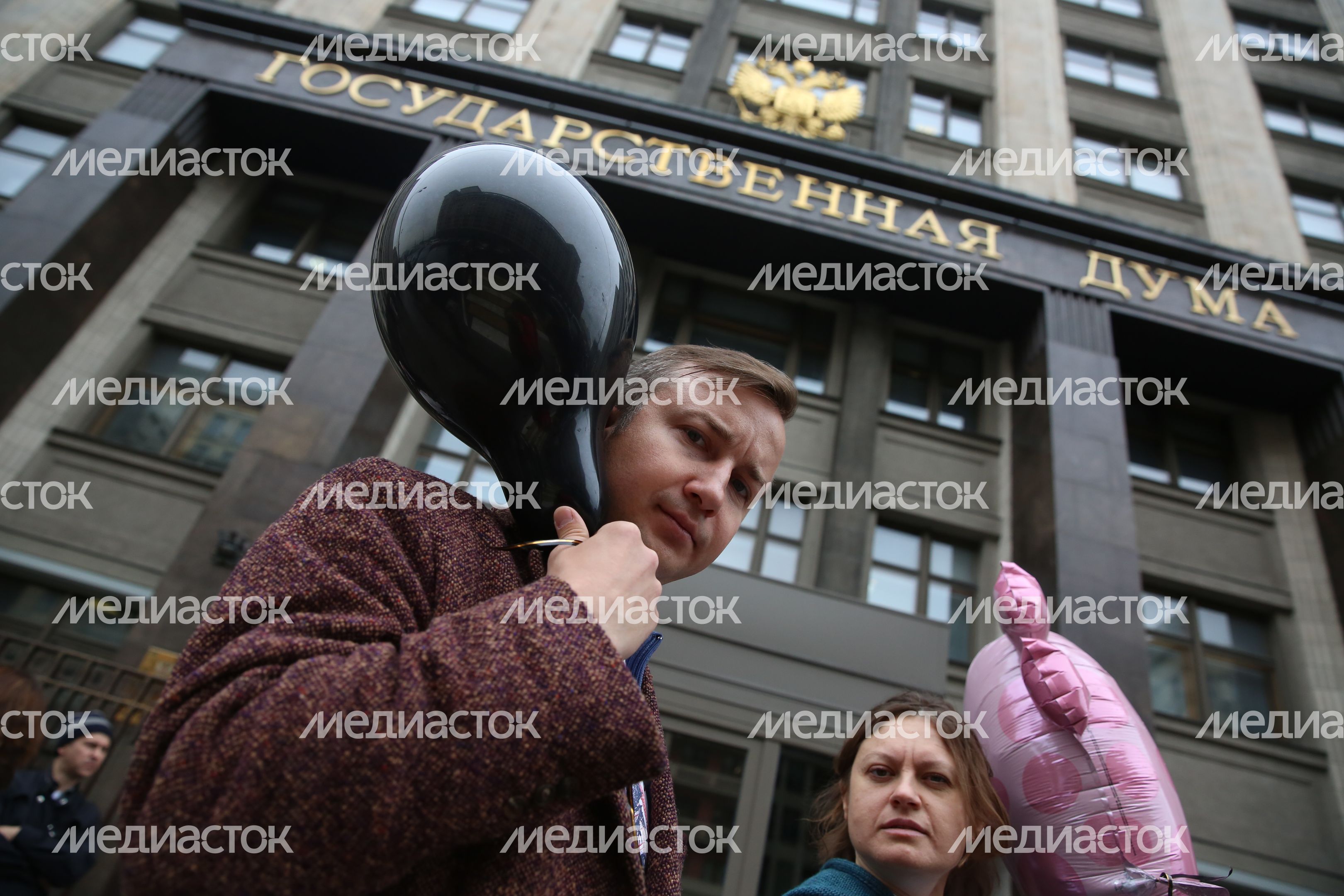 Акция протеста валютных заемщиков у здания Госдумы в Москве
